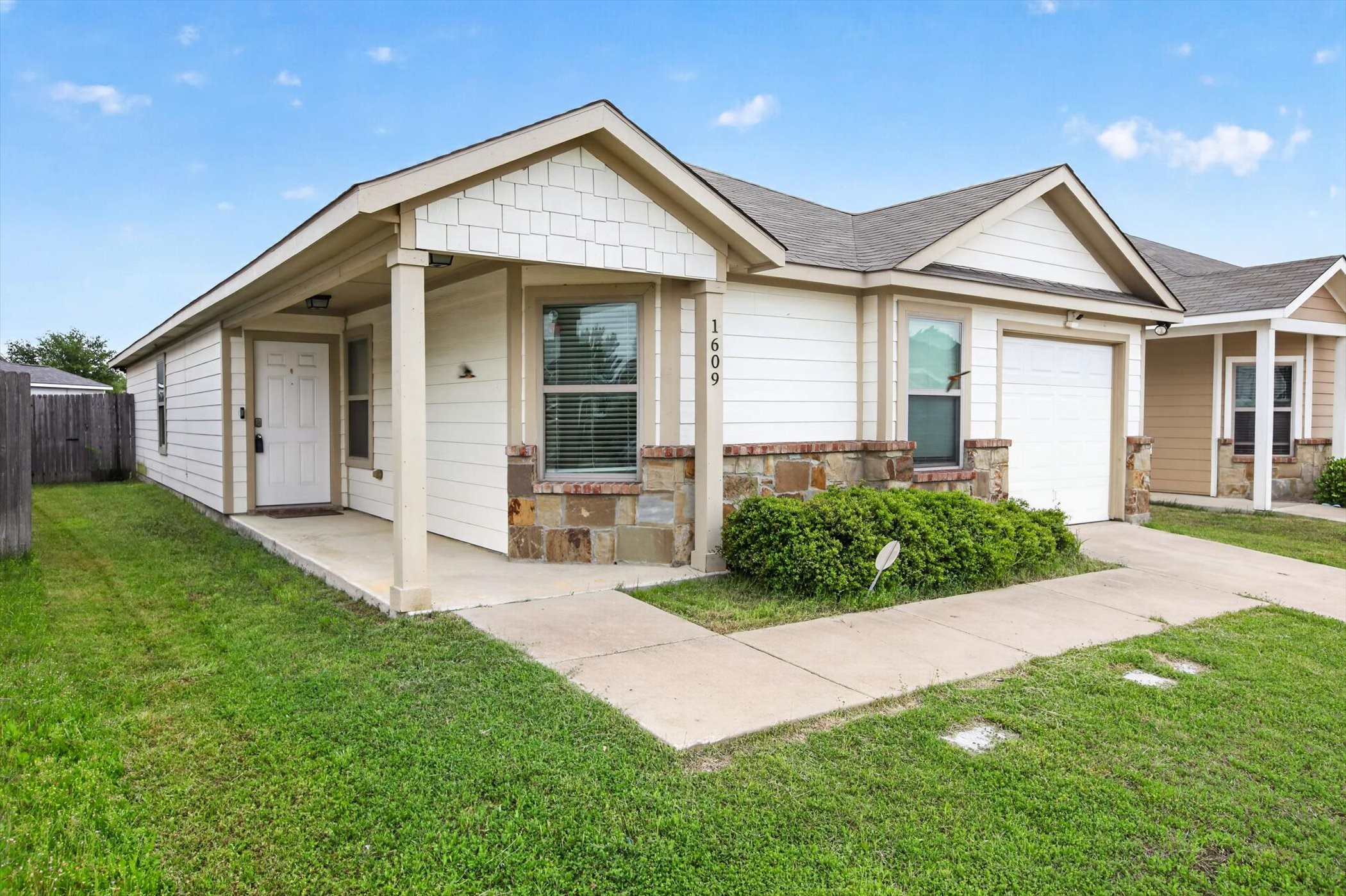 1609 Village Park Trail