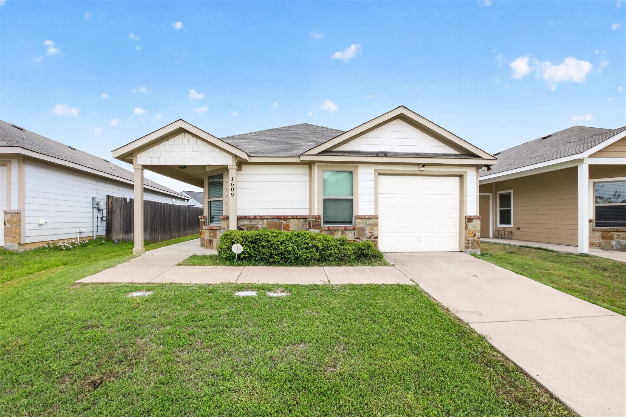 1609 Village Park Trail