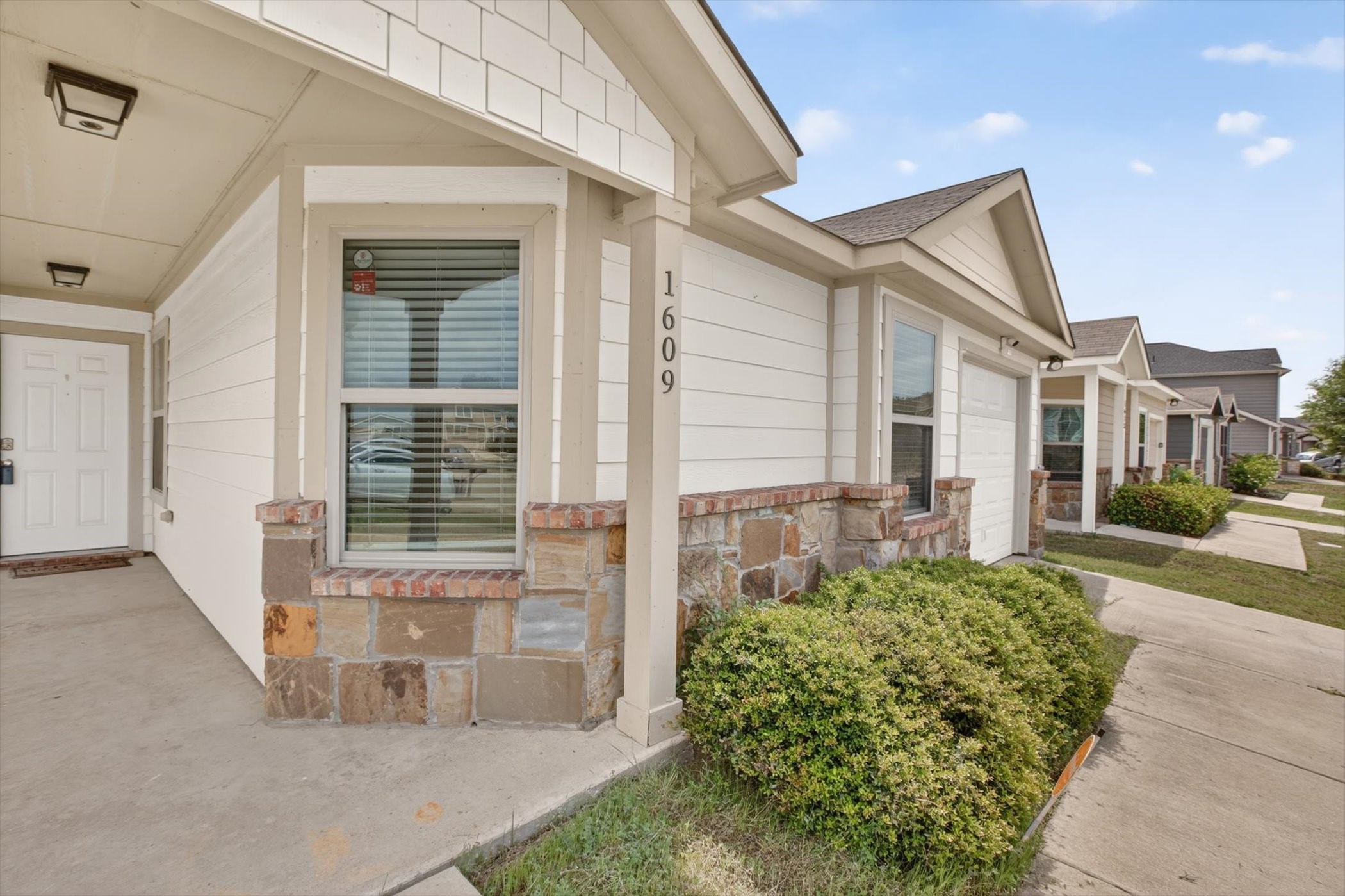 1609 Village Park Trail