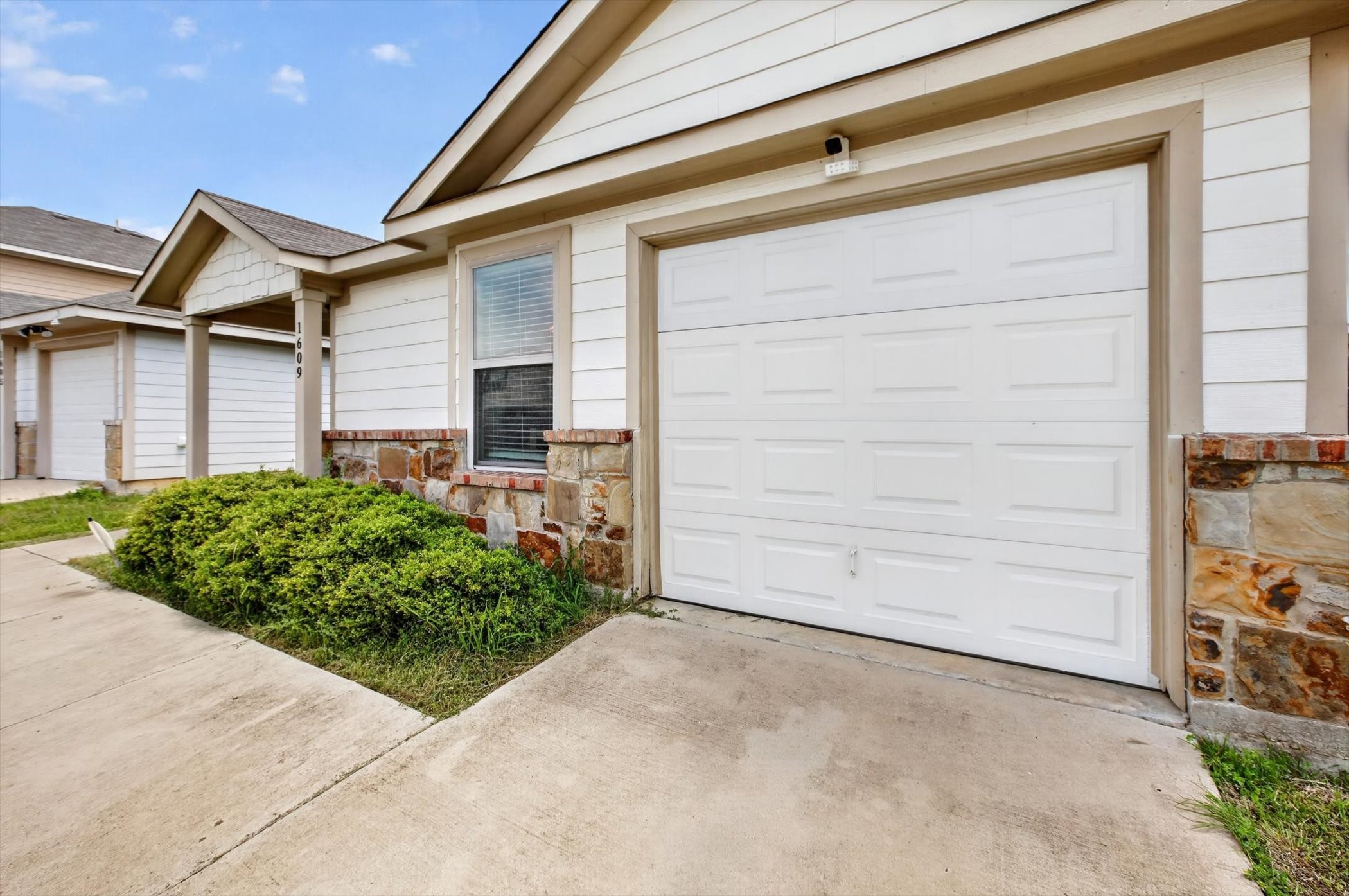 1609 Village Park Trail