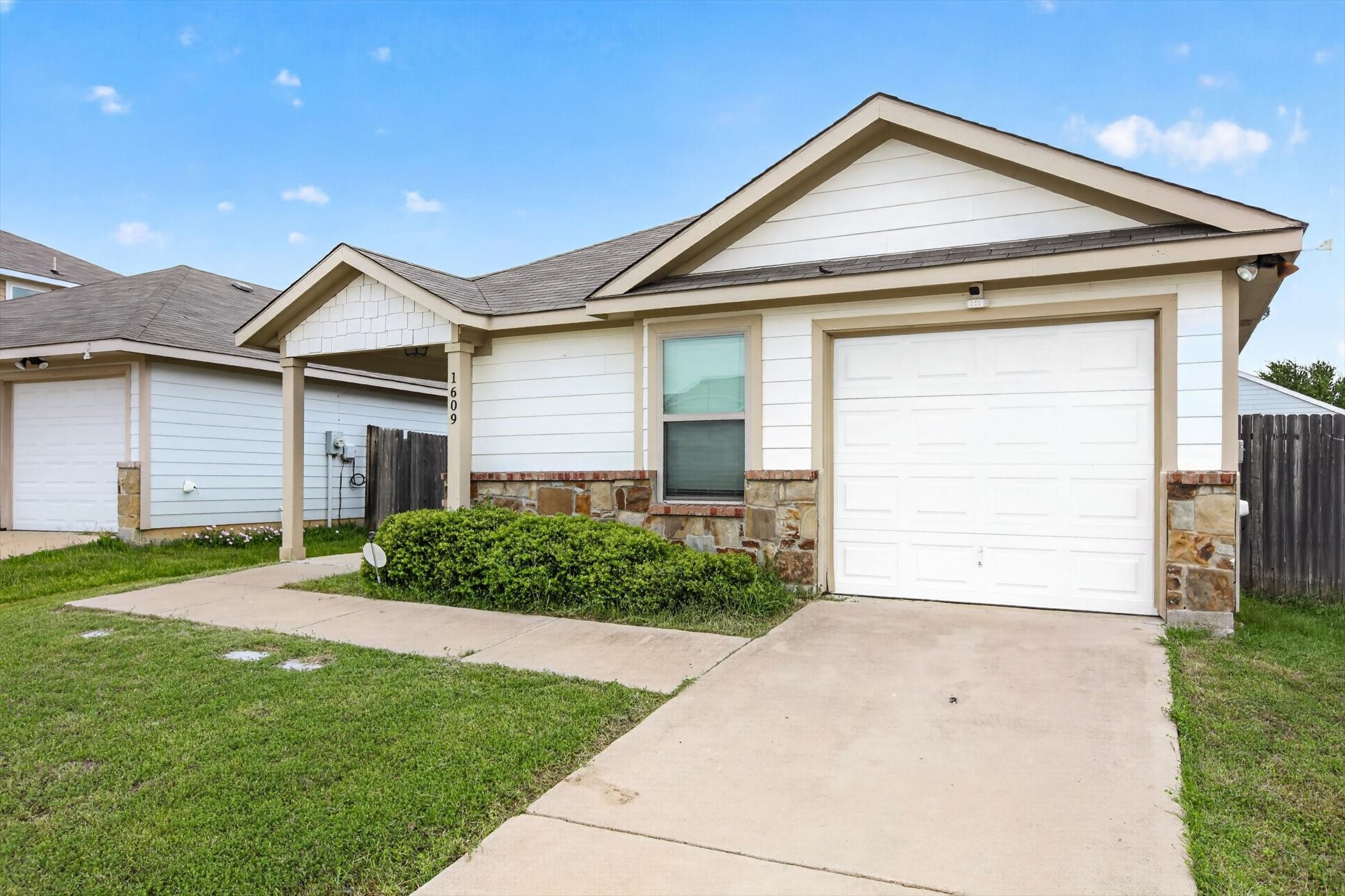 1609 Village Park Trail