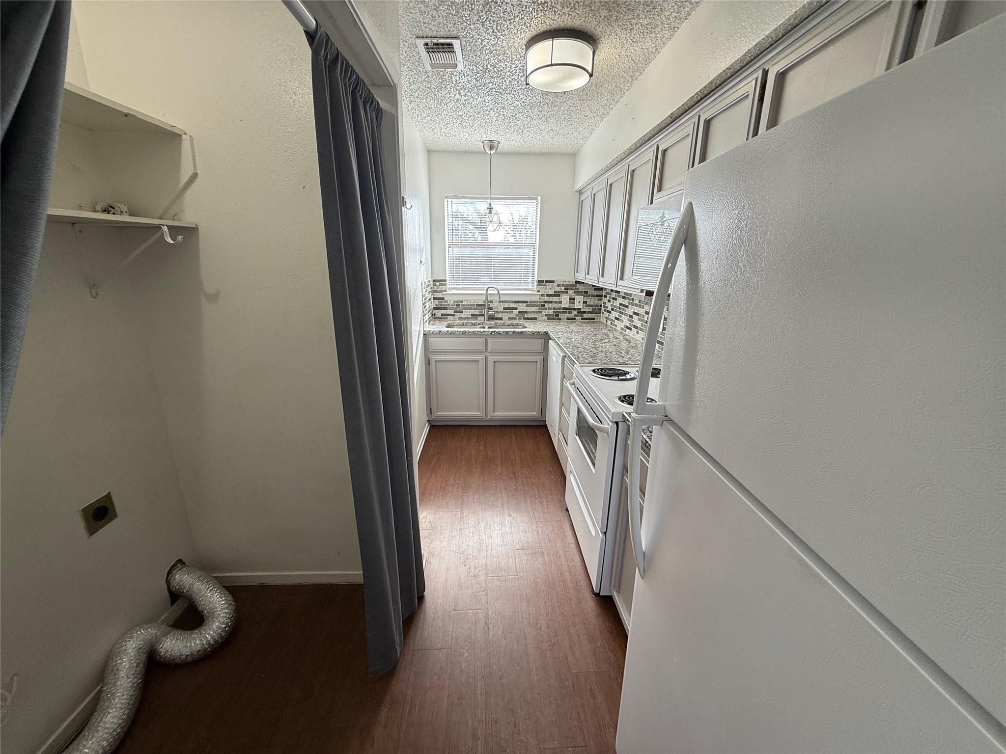 422 W 4th Street