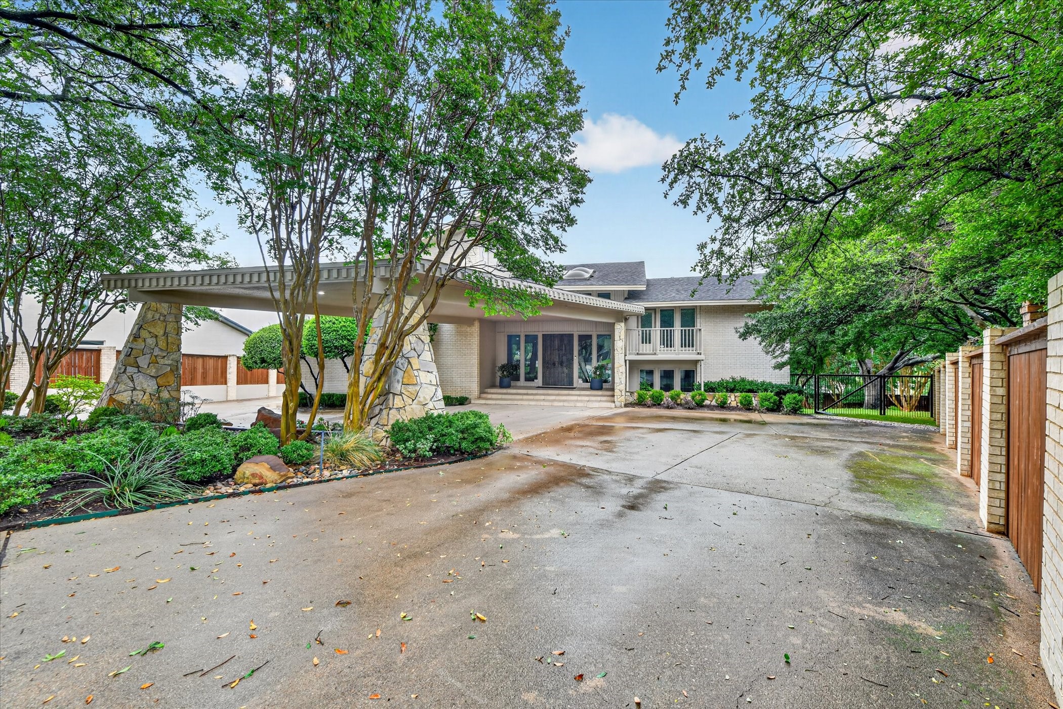 4 Lombardy Court