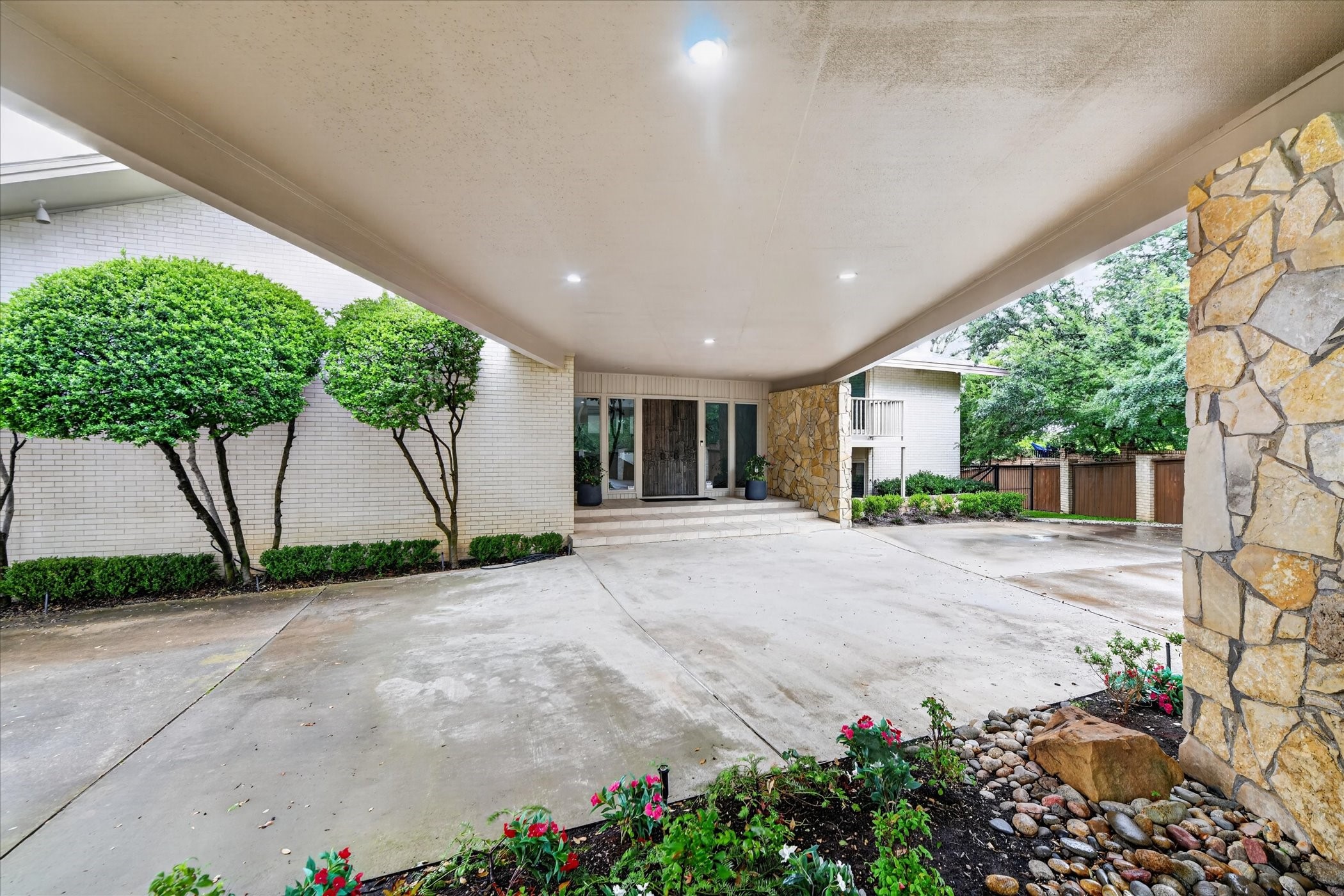4 Lombardy Court
