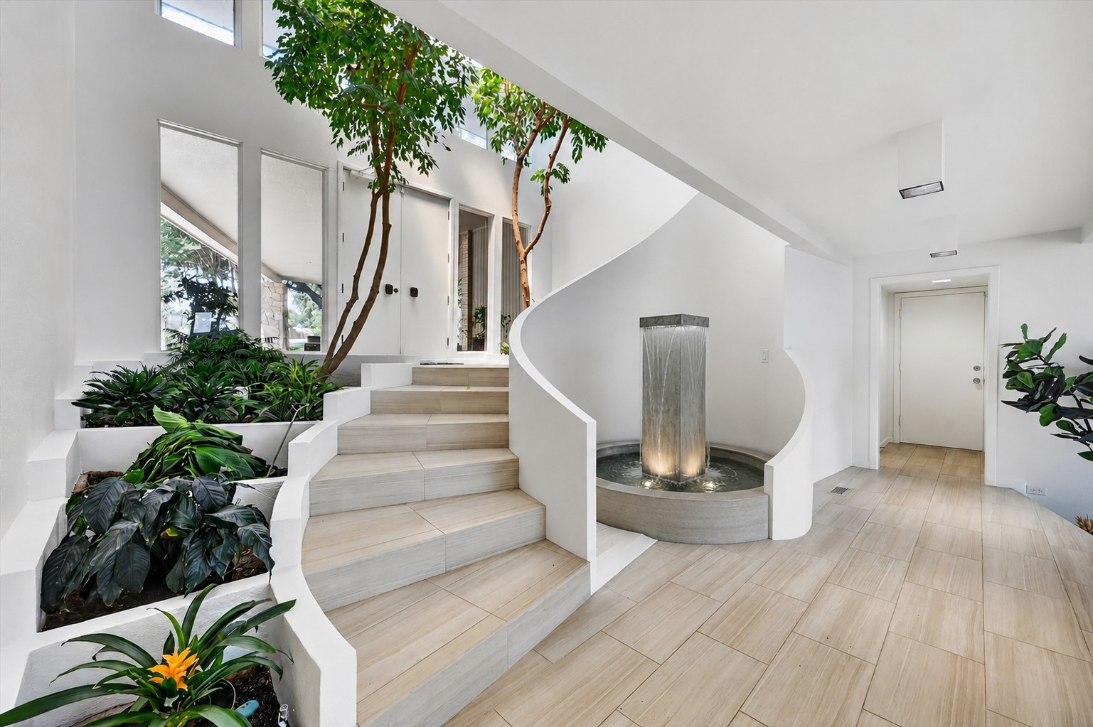 4 Lombardy Court