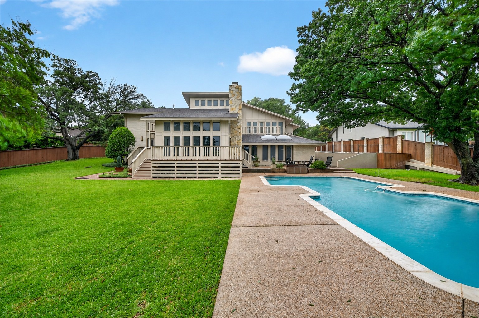 4 Lombardy Court