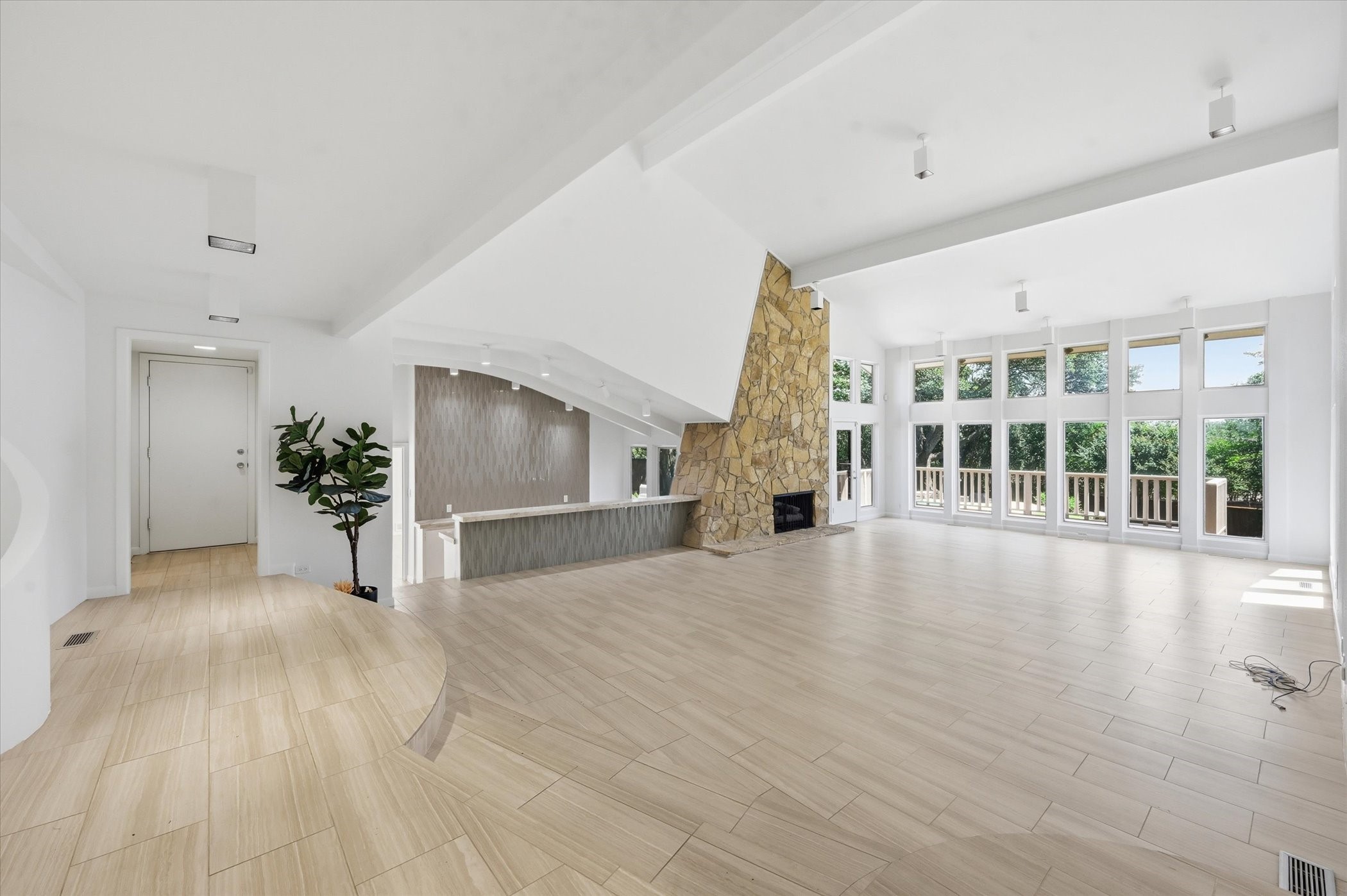 4 Lombardy Court