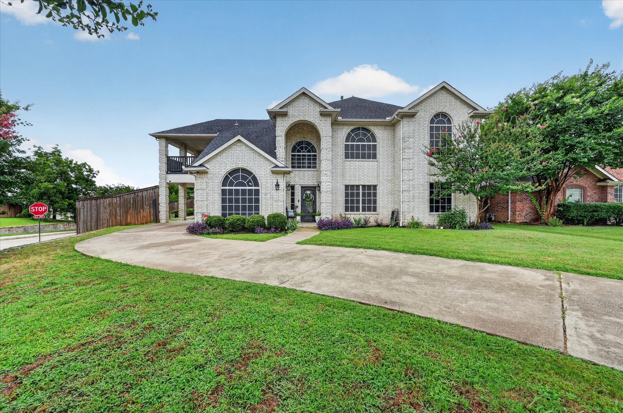851 Bridle Path