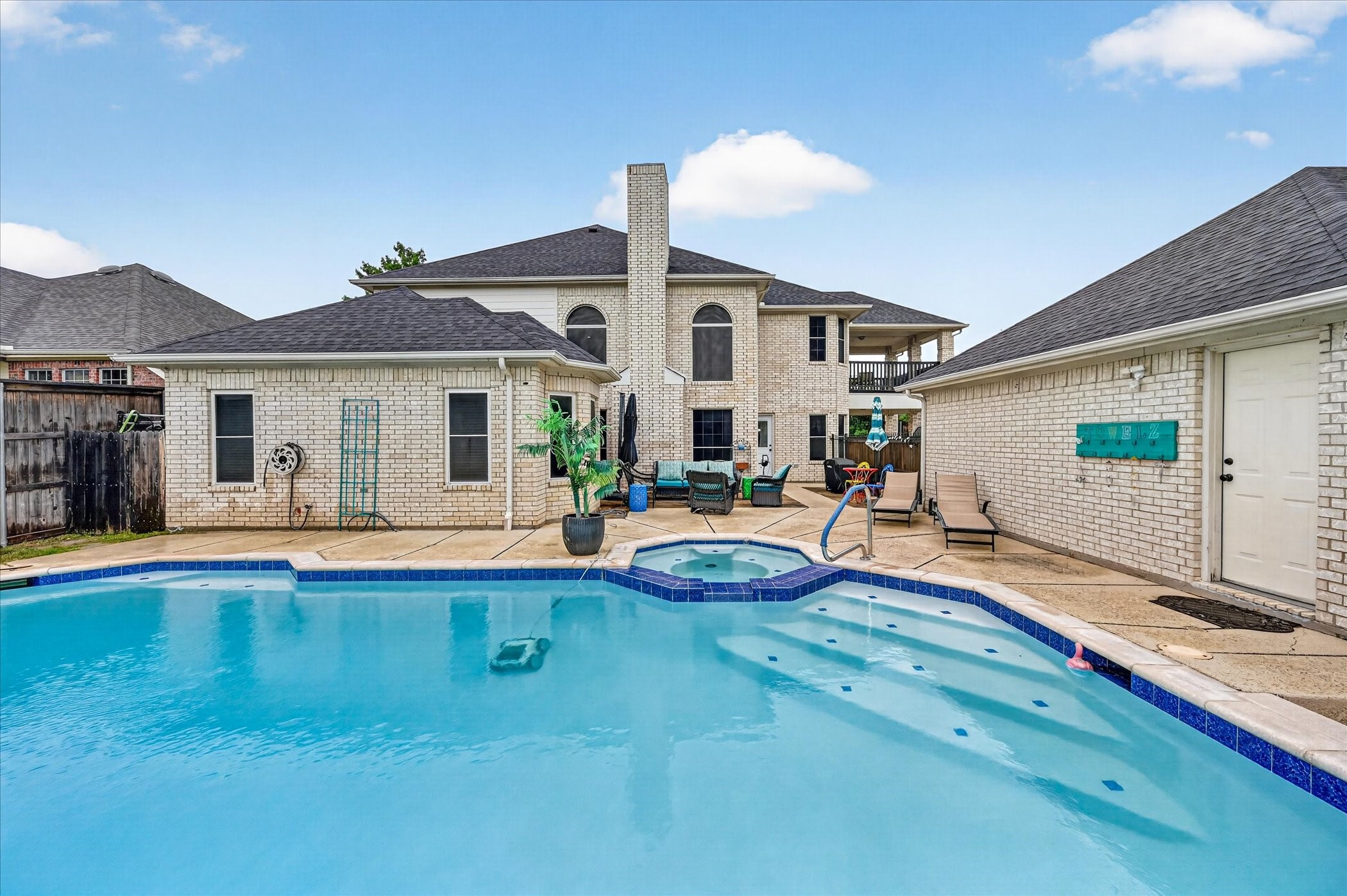 851 Bridle Path