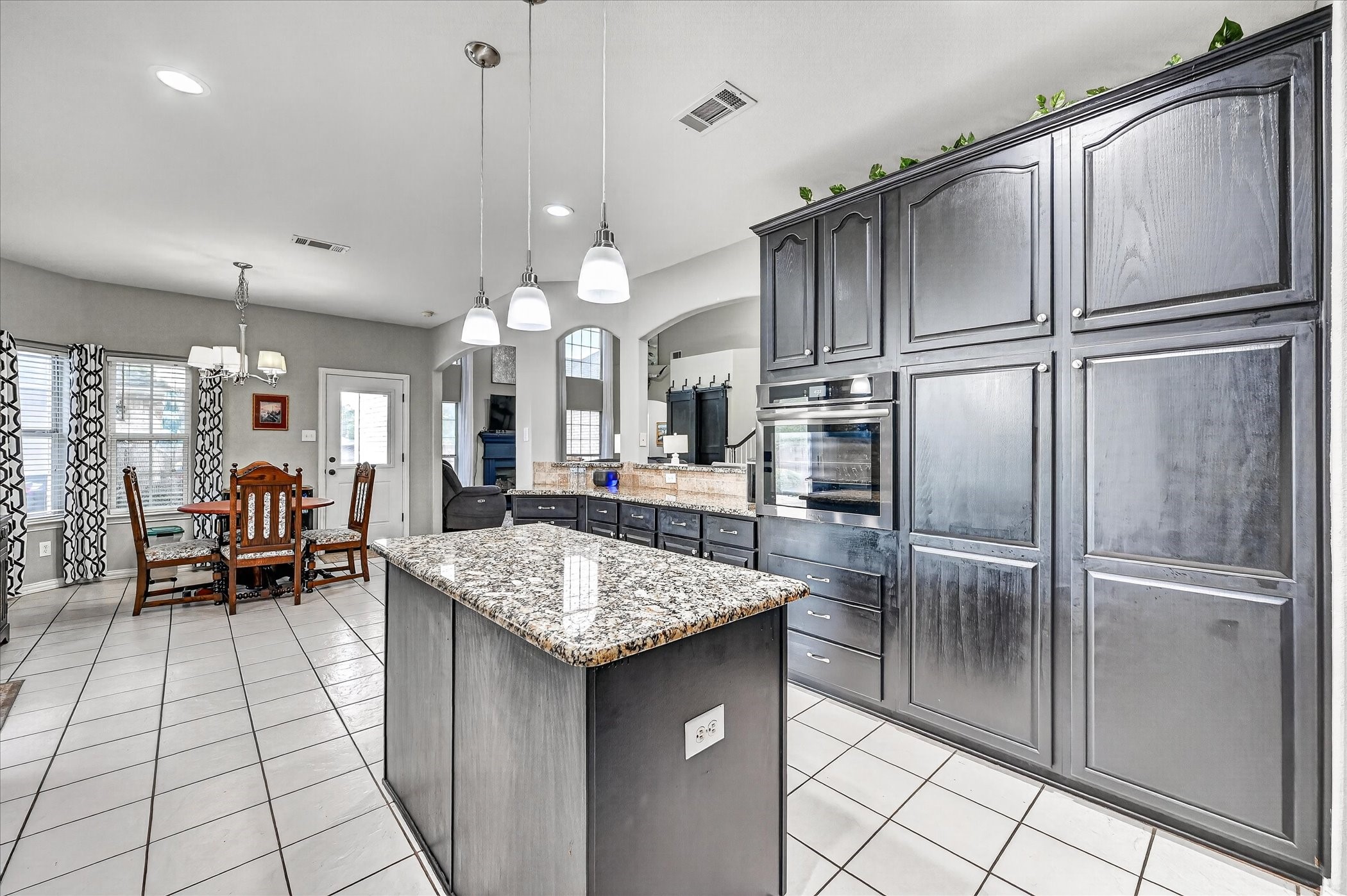 851 Bridle Path