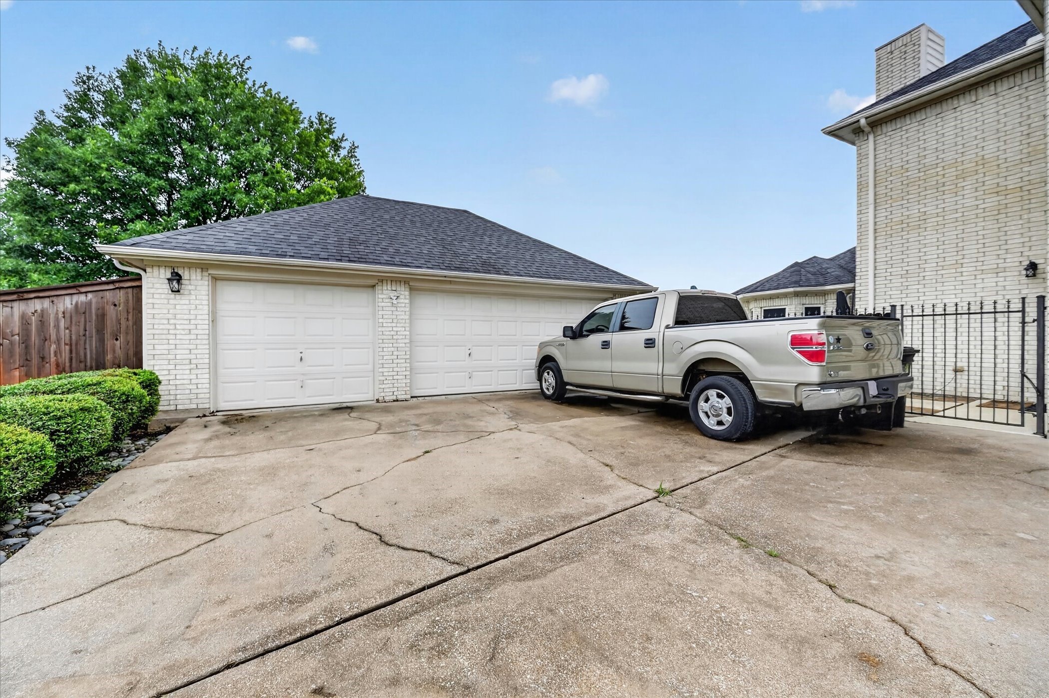 851 Bridle Path