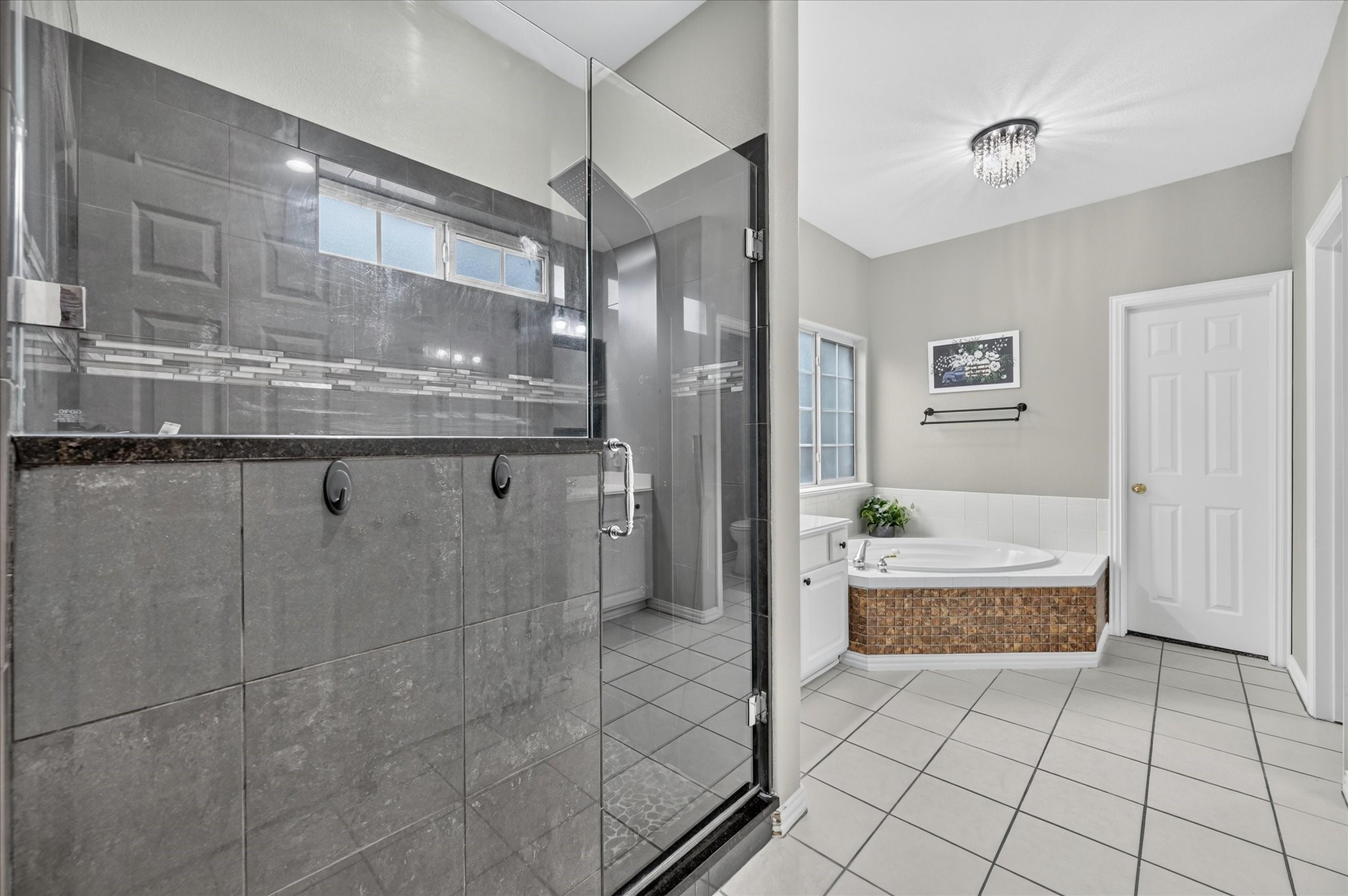 851 Bridle Path