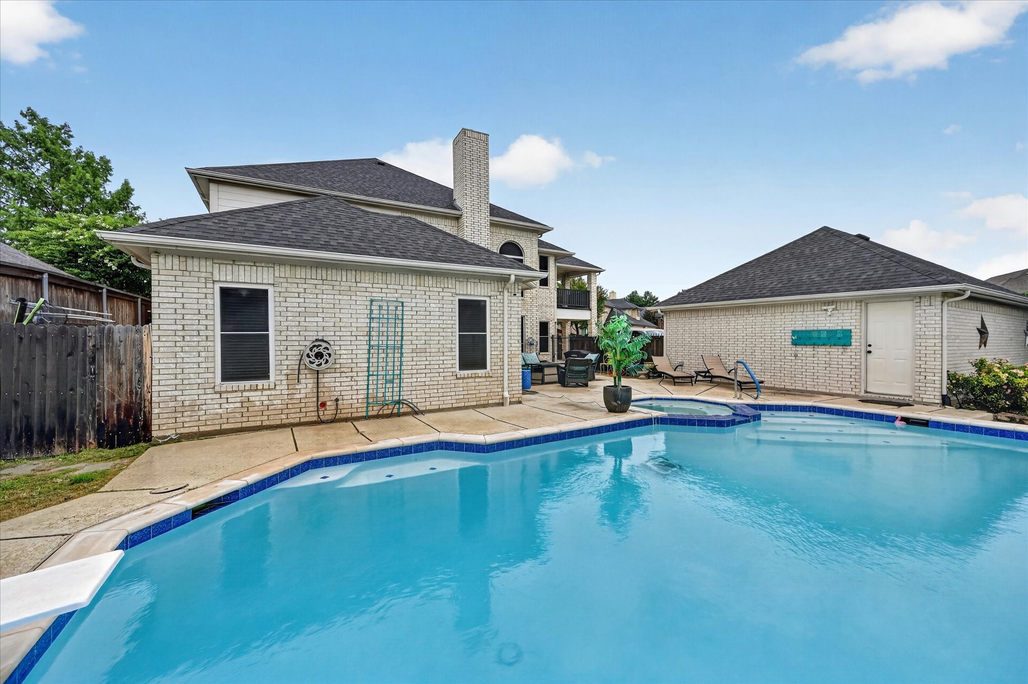 851 Bridle Path