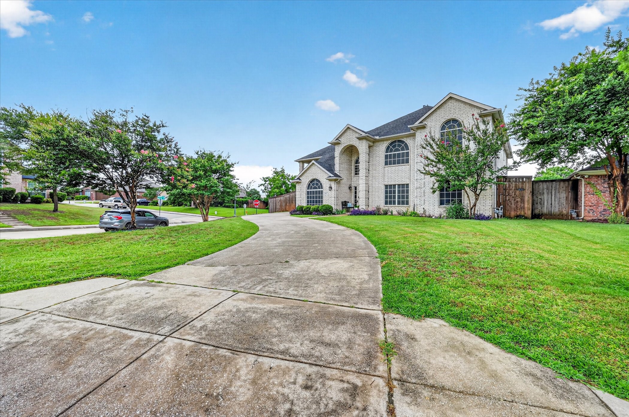 851 Bridle Path