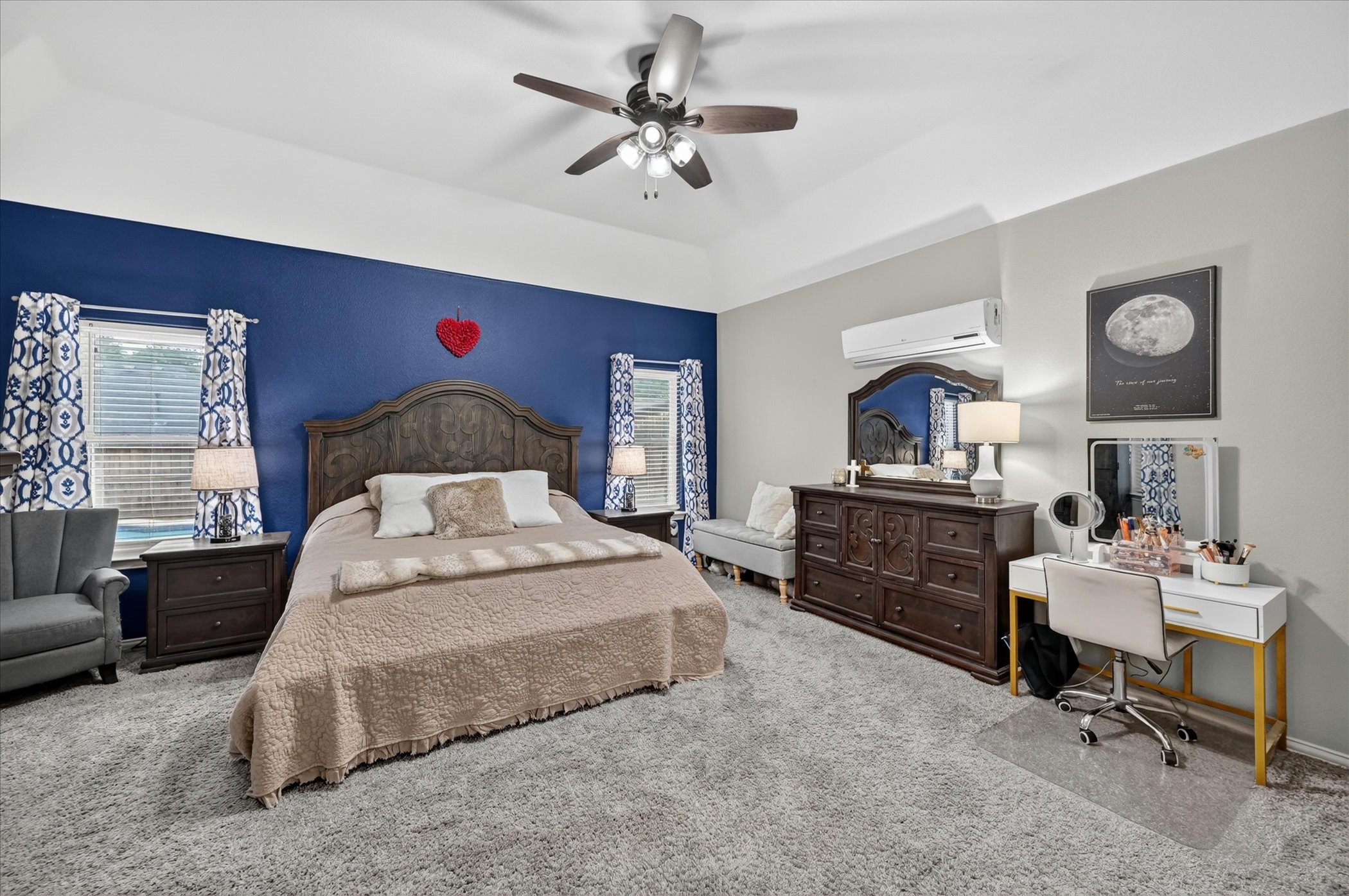 851 Bridle Path