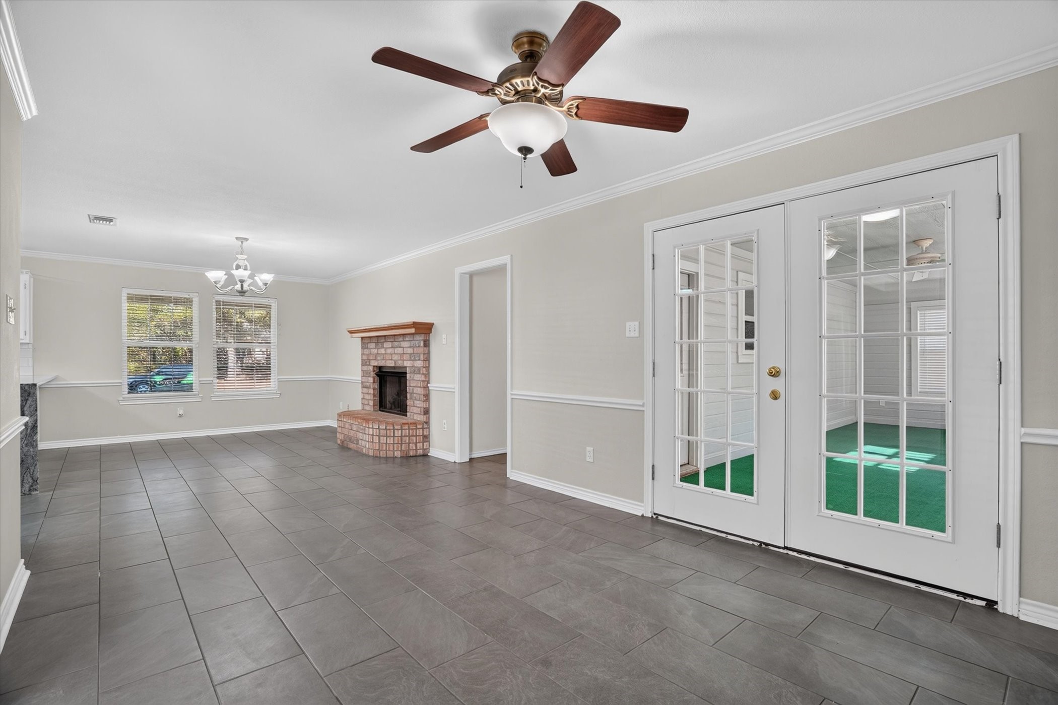 215 Mistletoe Lane