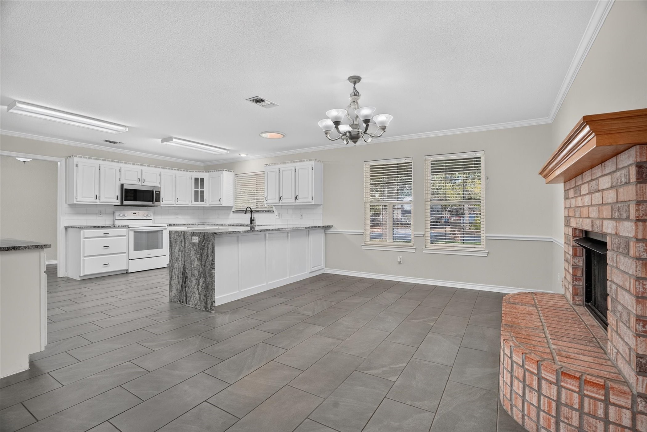 215 Mistletoe Lane