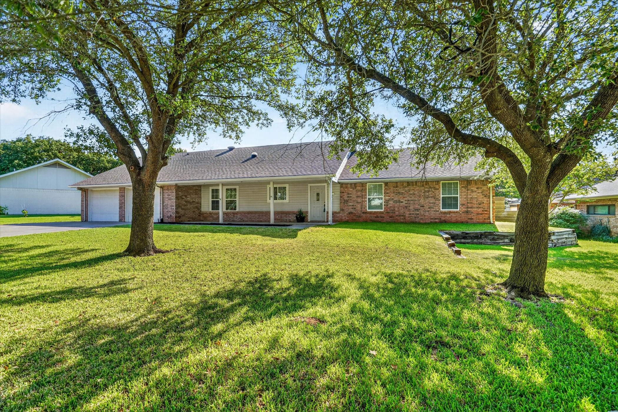 215 Mistletoe Lane