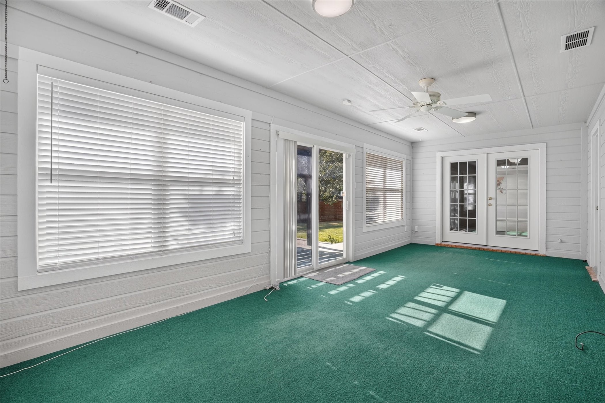 215 Mistletoe Lane
