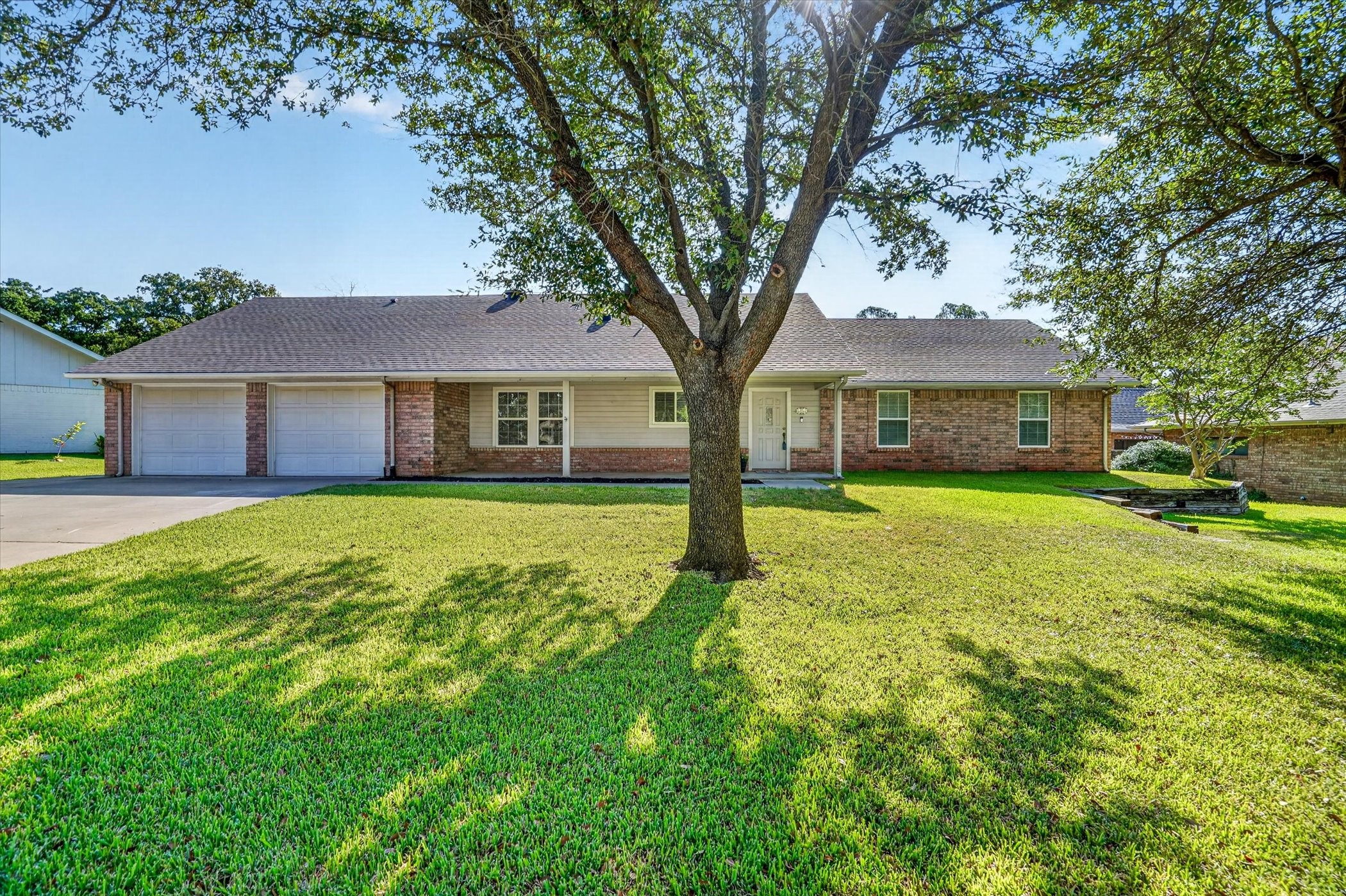 215 Mistletoe Lane
