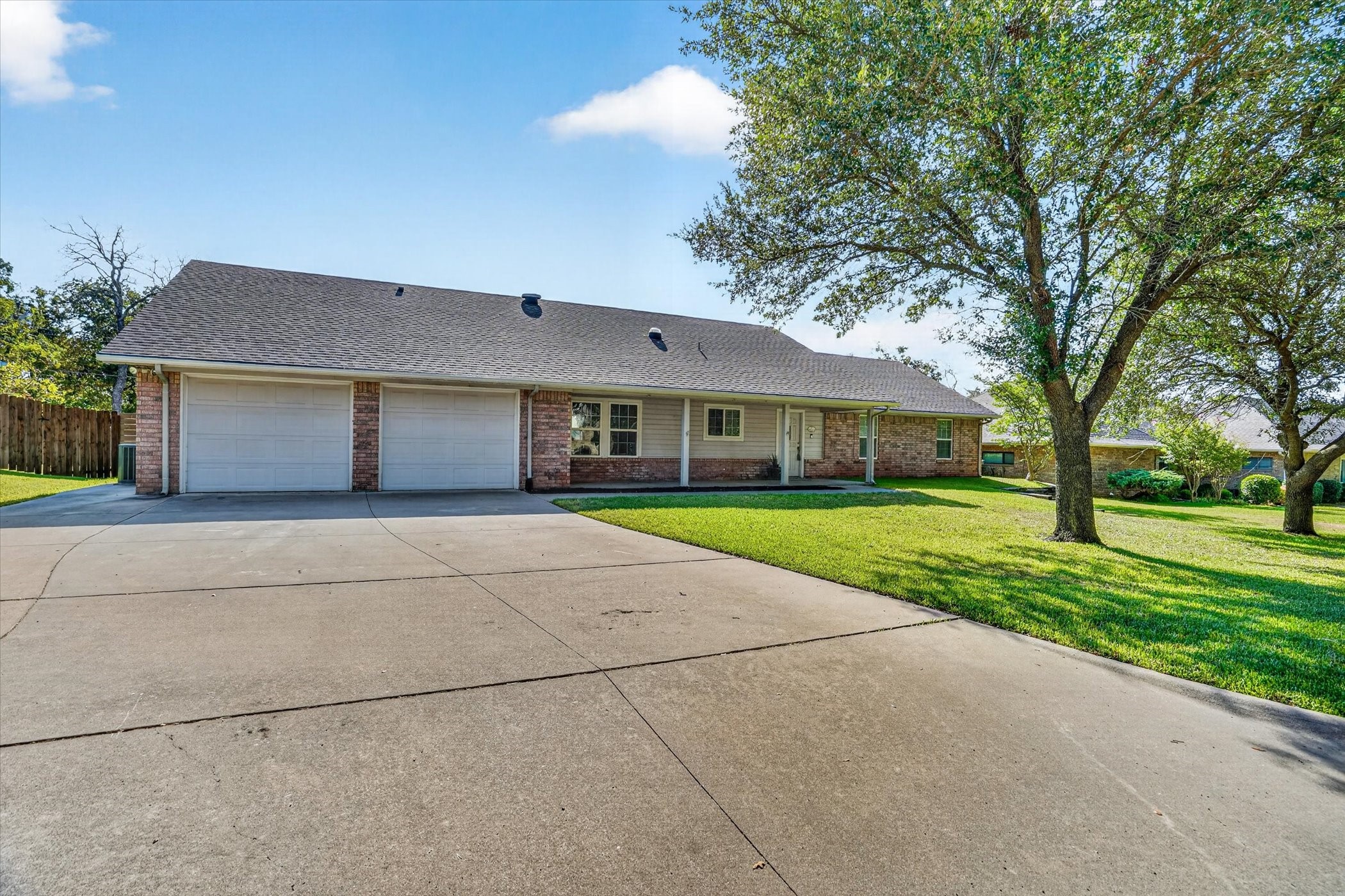 215 Mistletoe Lane