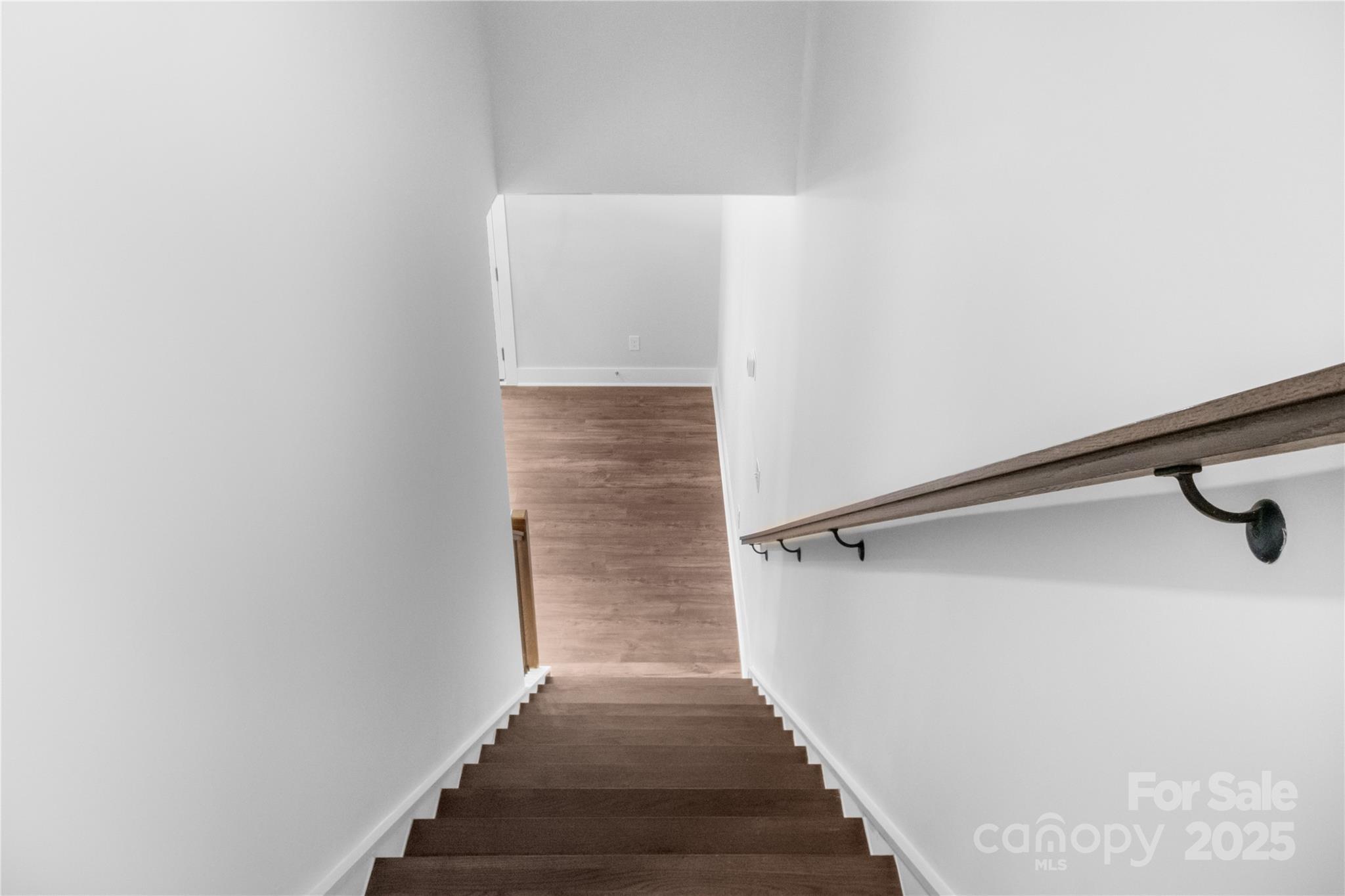 114 chapel crossing Lane Unit: 12