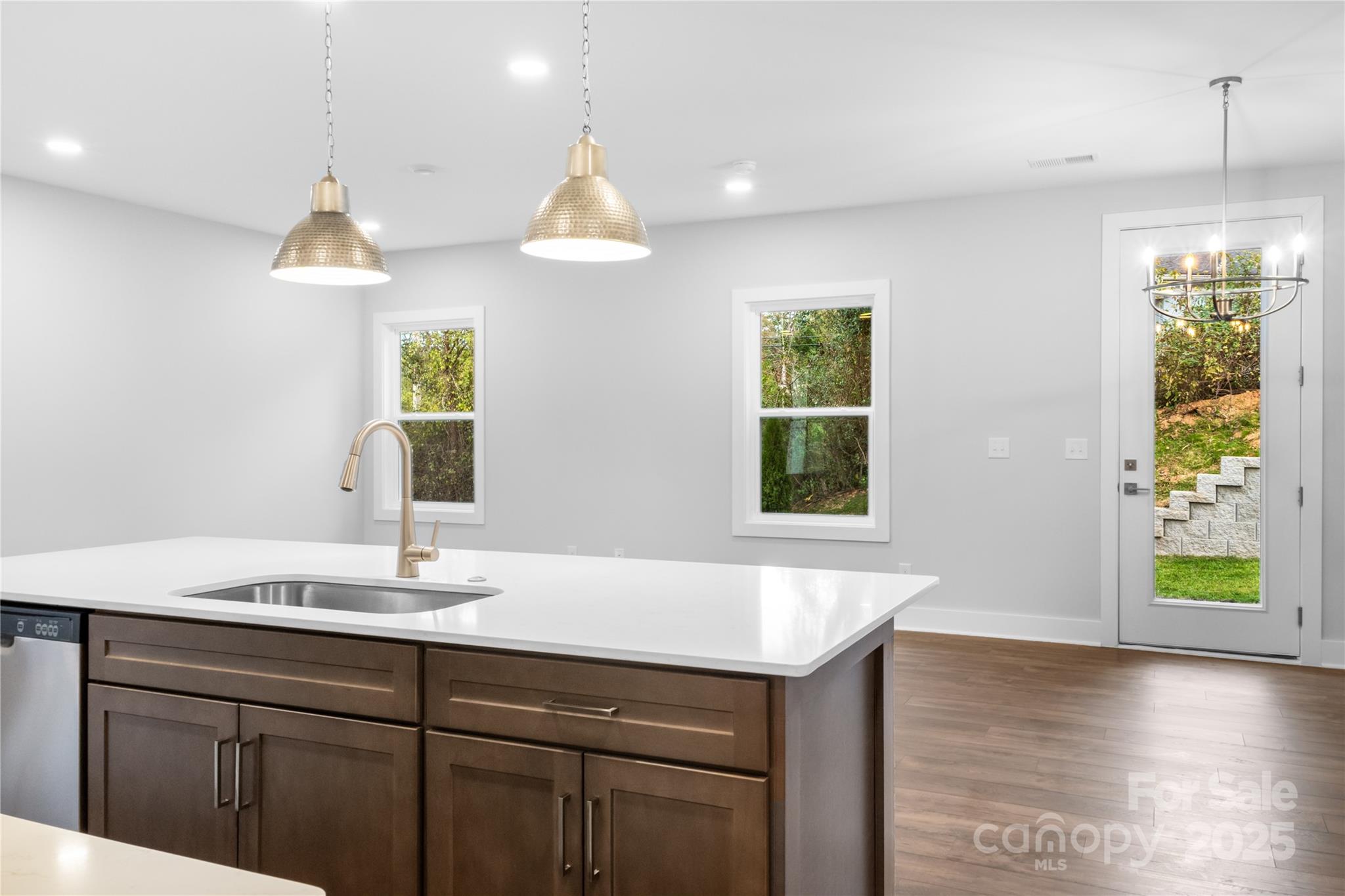 114 chapel crossing Lane Unit: 12