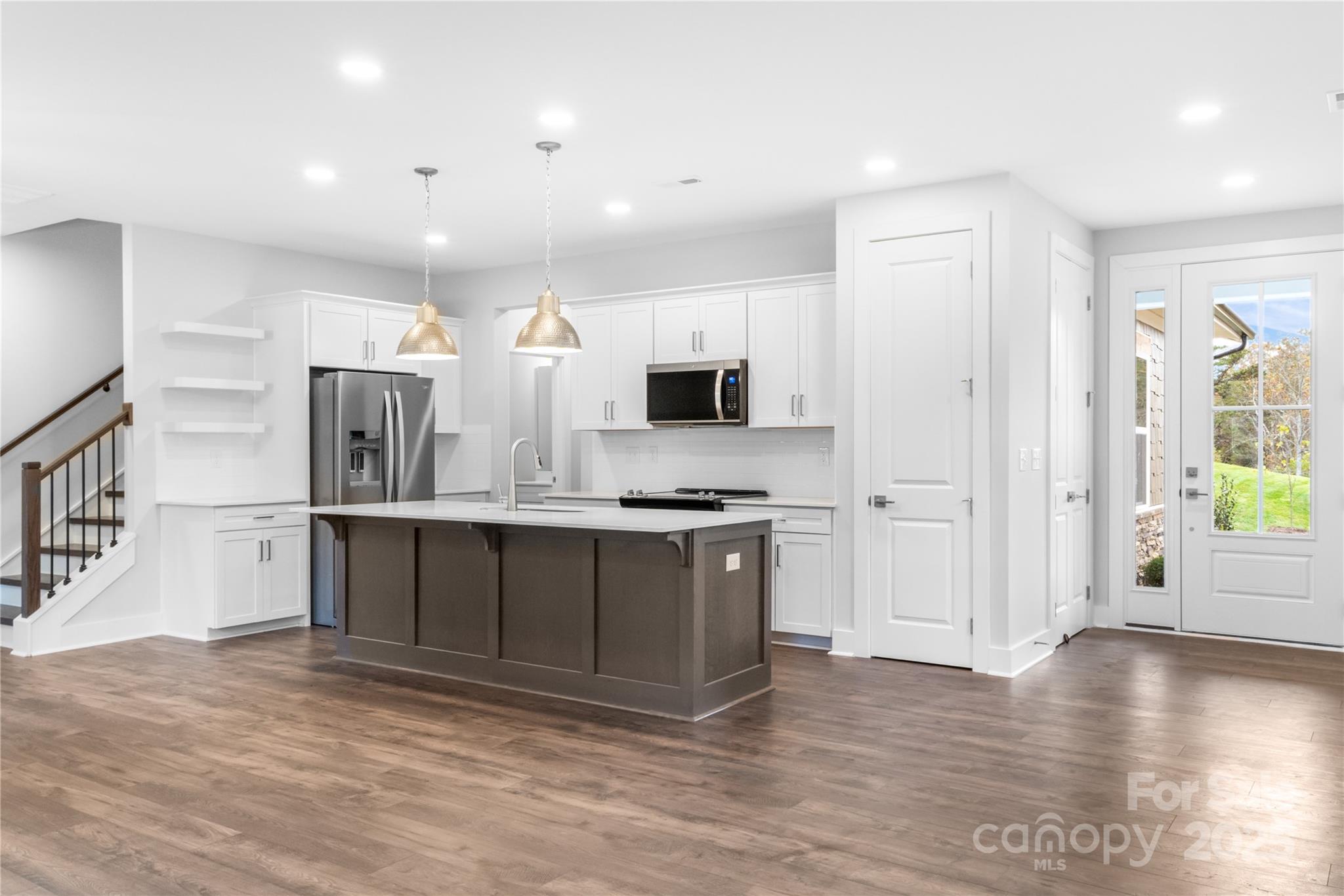 114 chapel crossing Lane Unit: 12