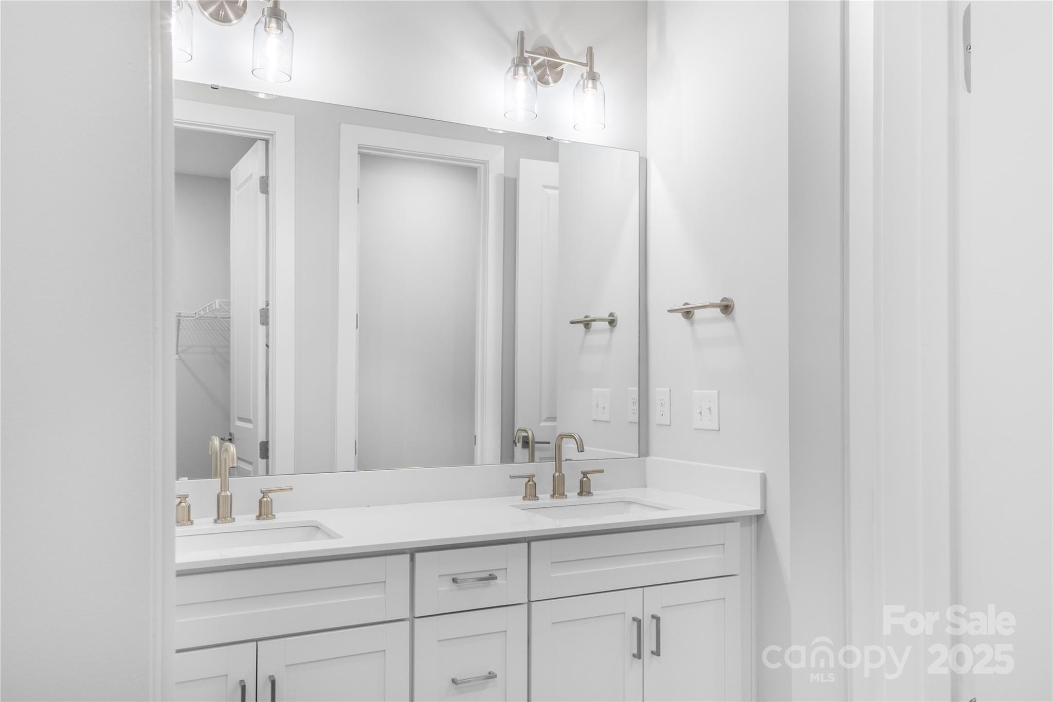 114 chapel crossing Lane Unit: 12