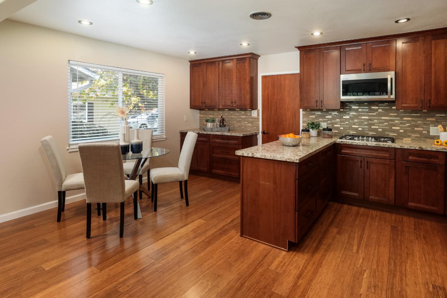 921 Kingfisher DR
