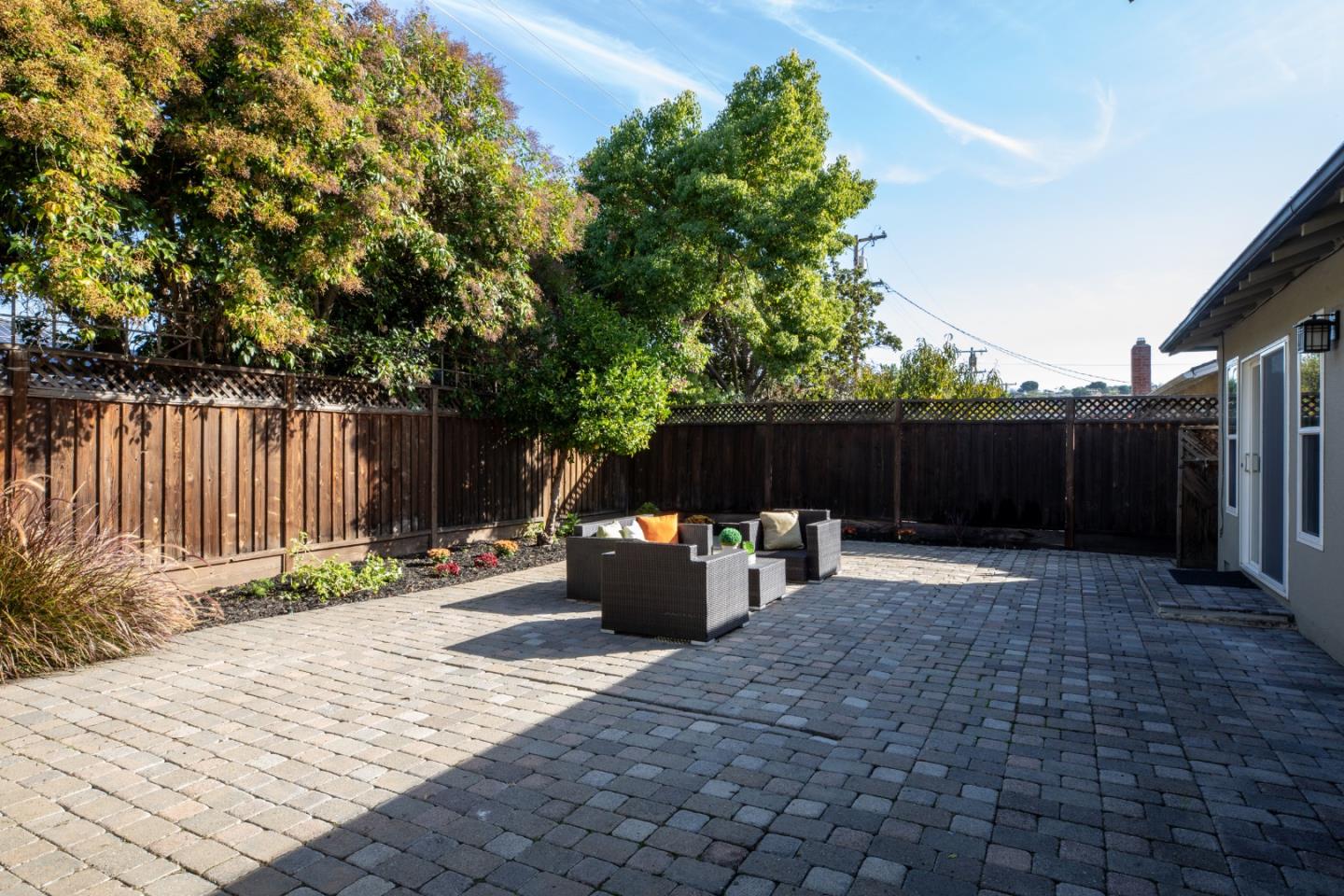 921 Kingfisher DR