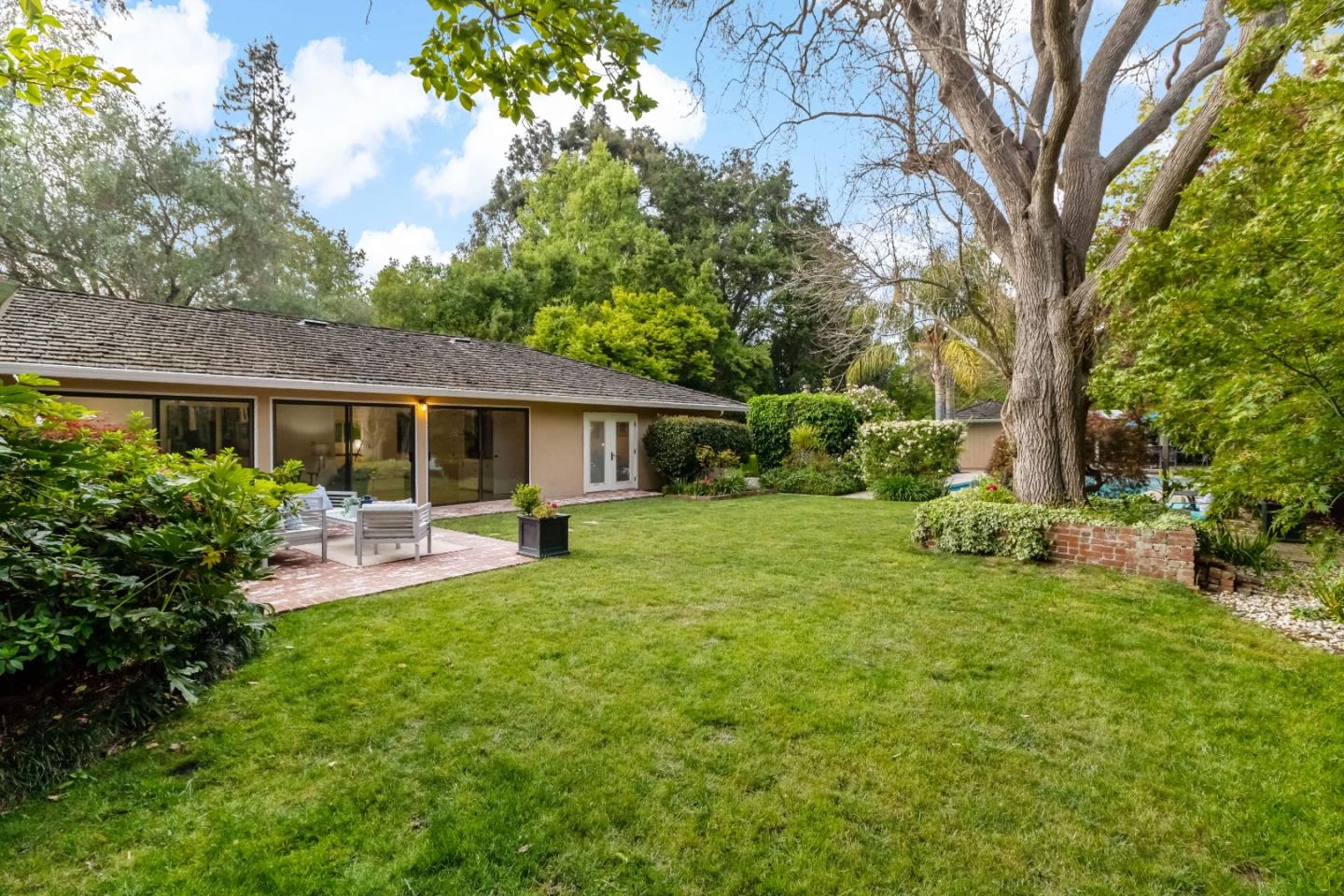 97 Snowden AVE
