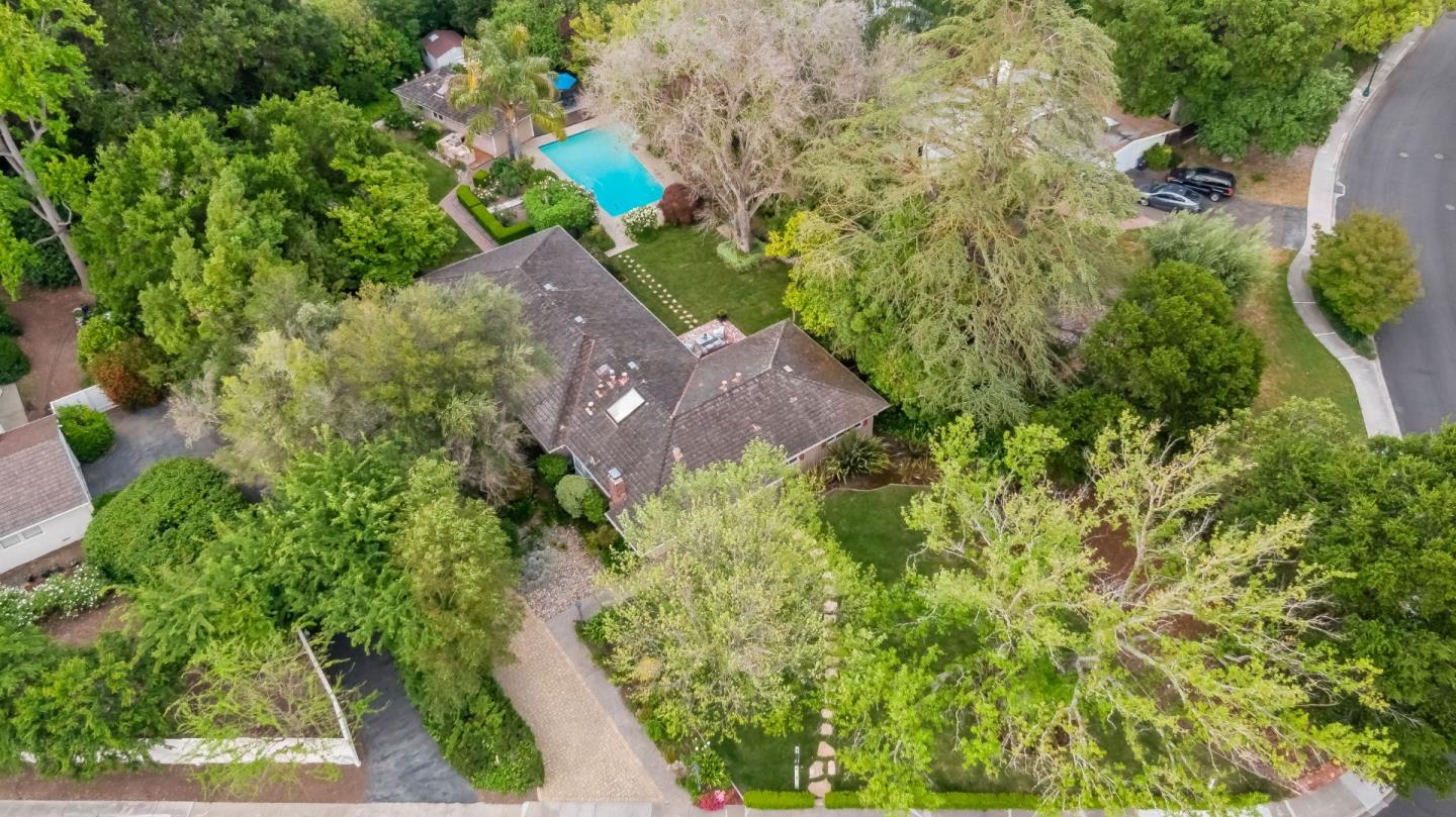 97 Snowden AVE