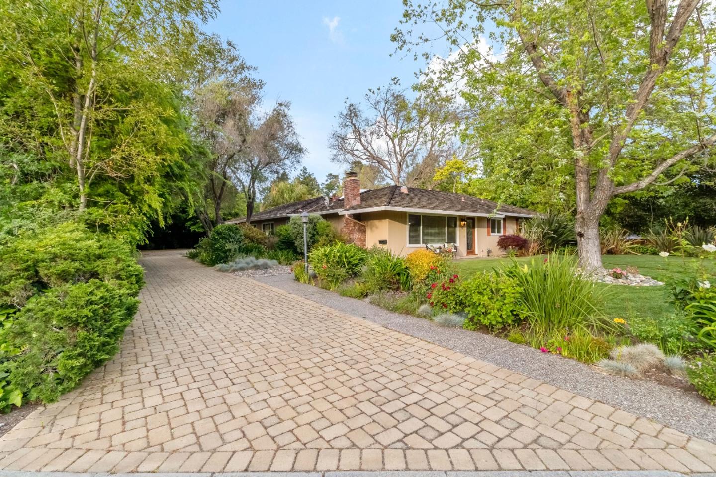 97 Snowden AVE