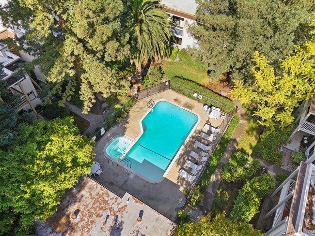 1286 Woodside RD