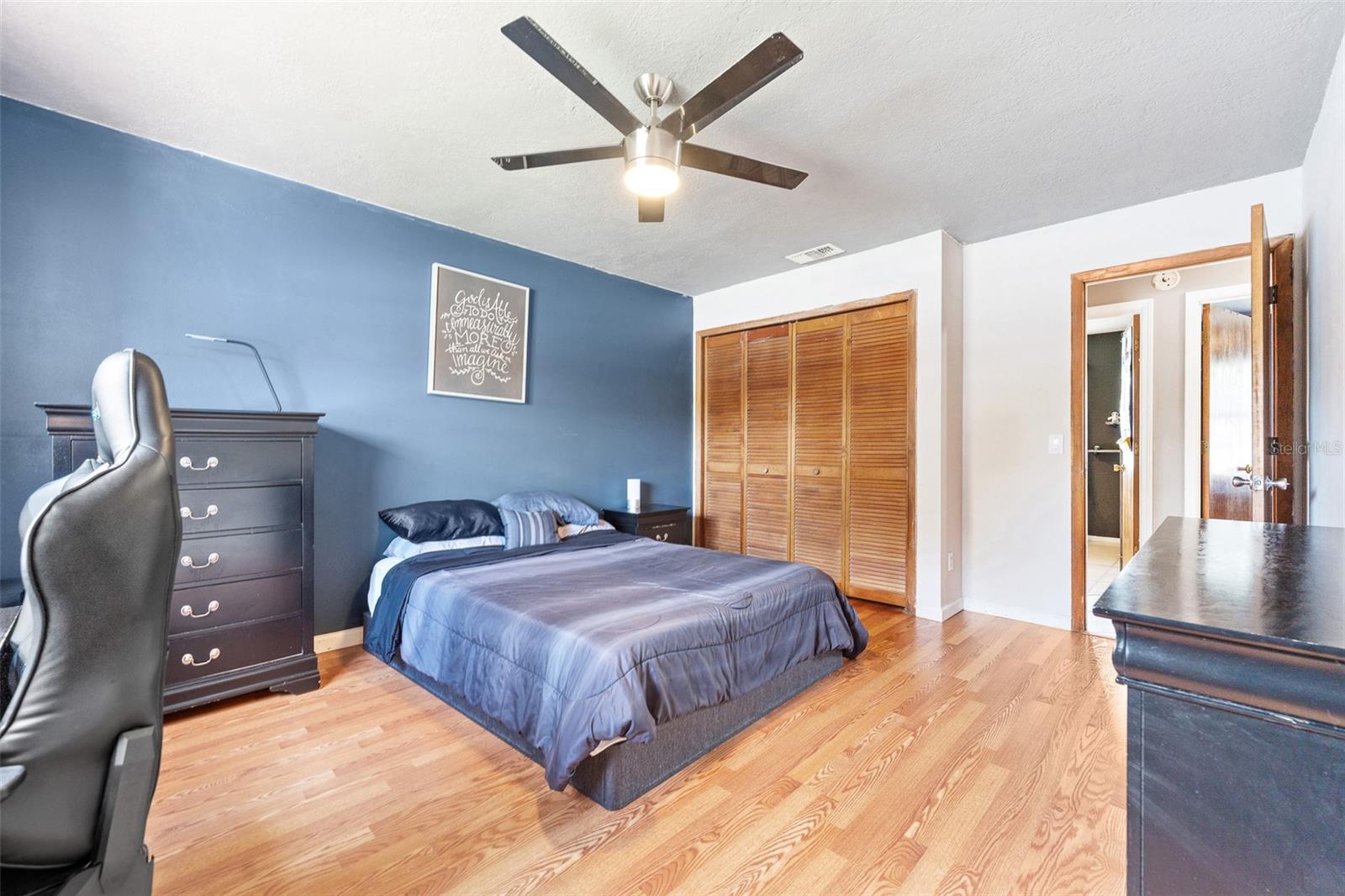 1721 LES CT
