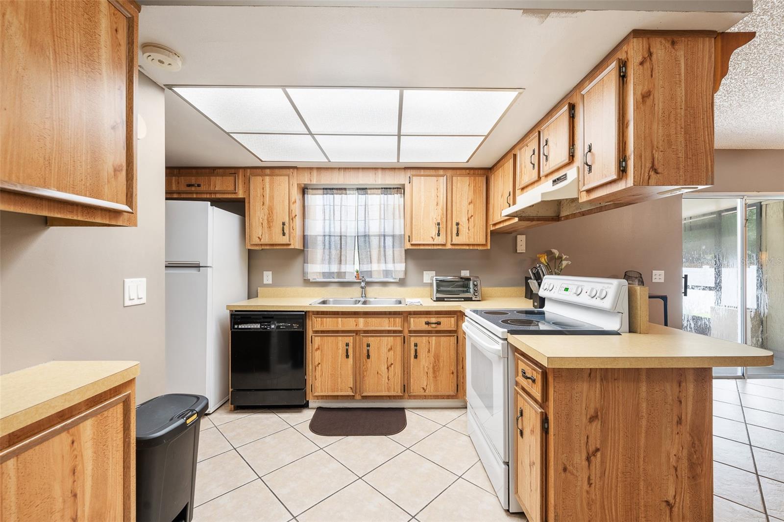 1721 LES CT