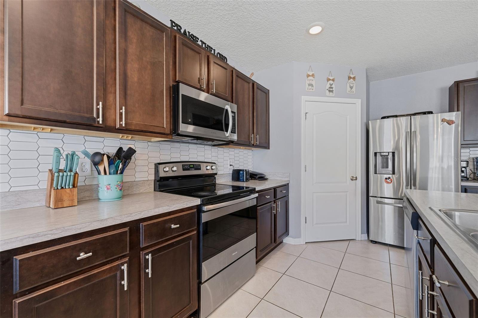 1526 WHITE HAWK WAY
