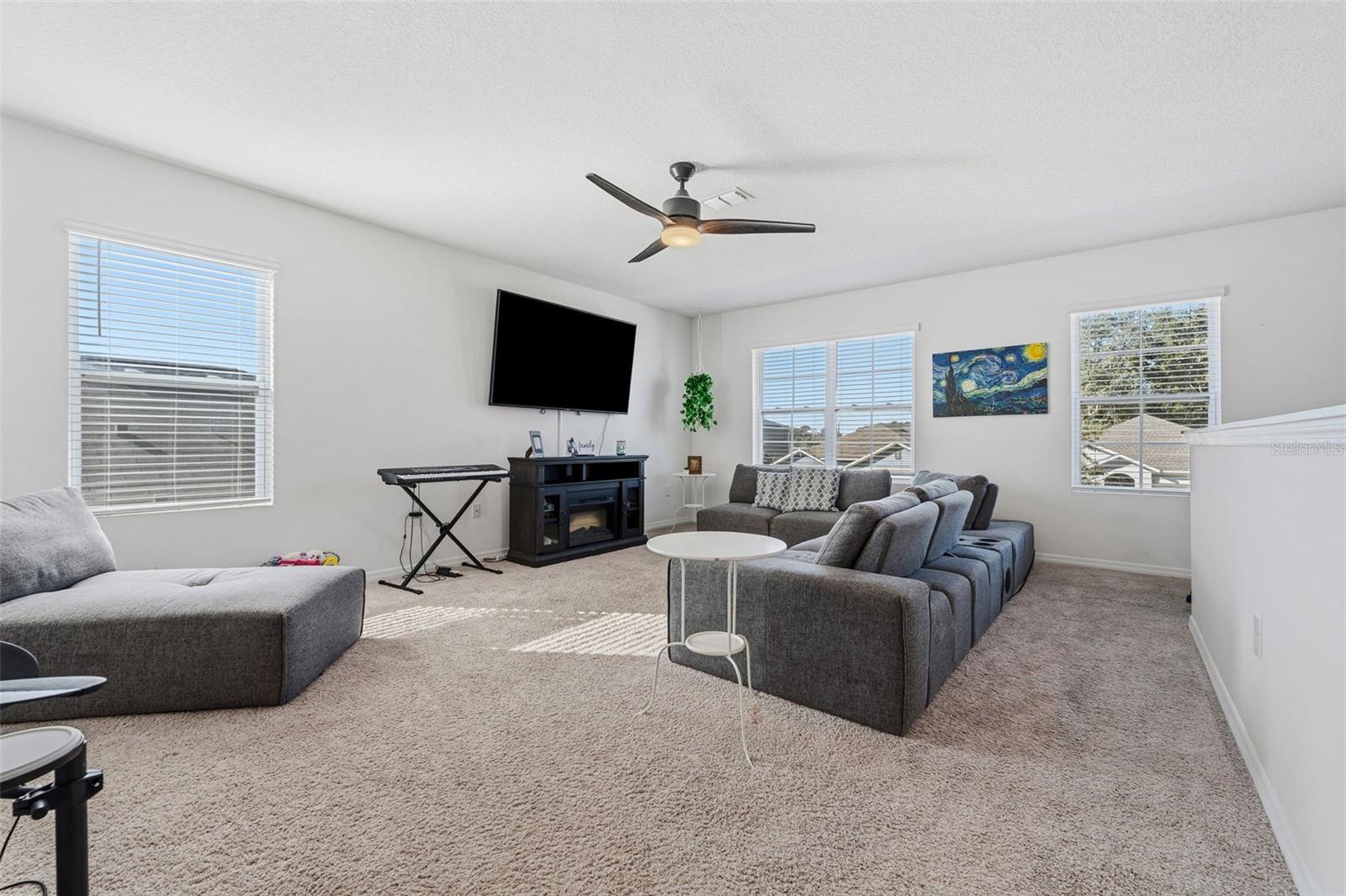 1526 WHITE HAWK WAY