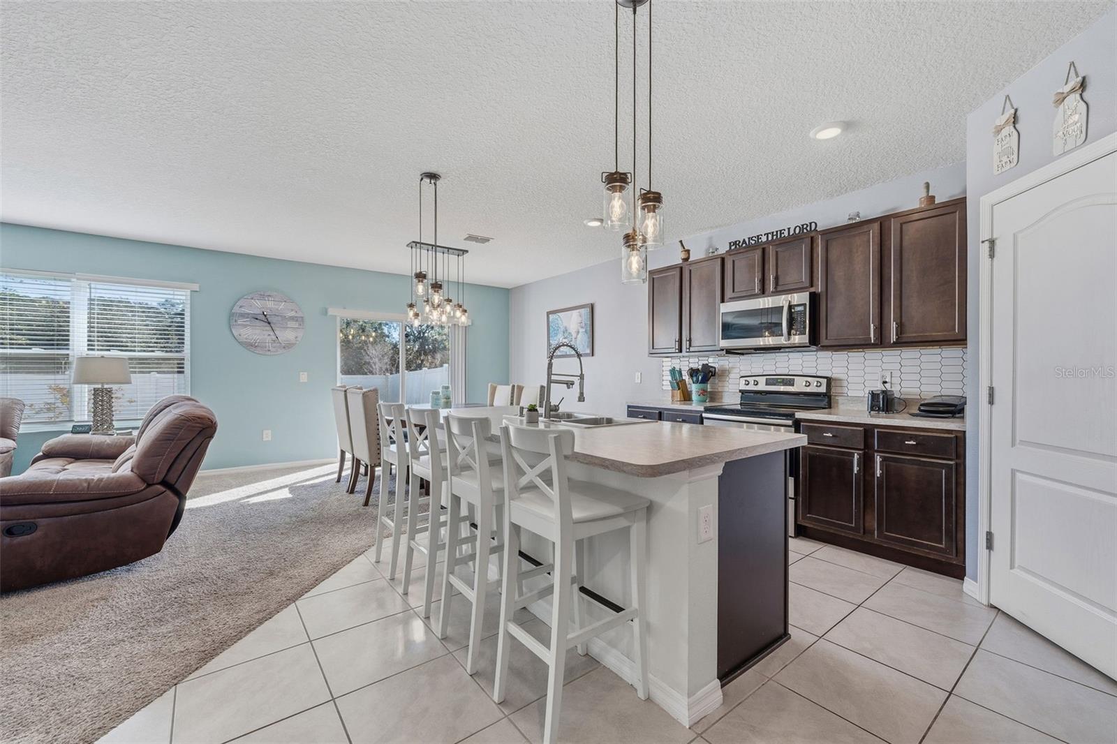 1526 WHITE HAWK WAY