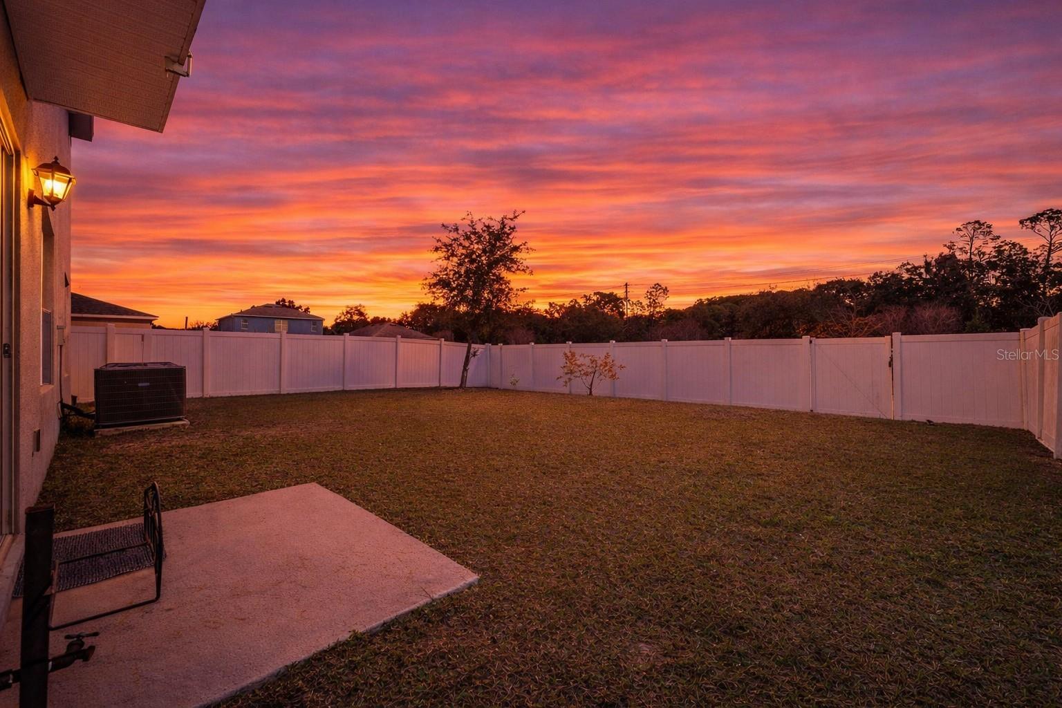 1526 WHITE HAWK WAY