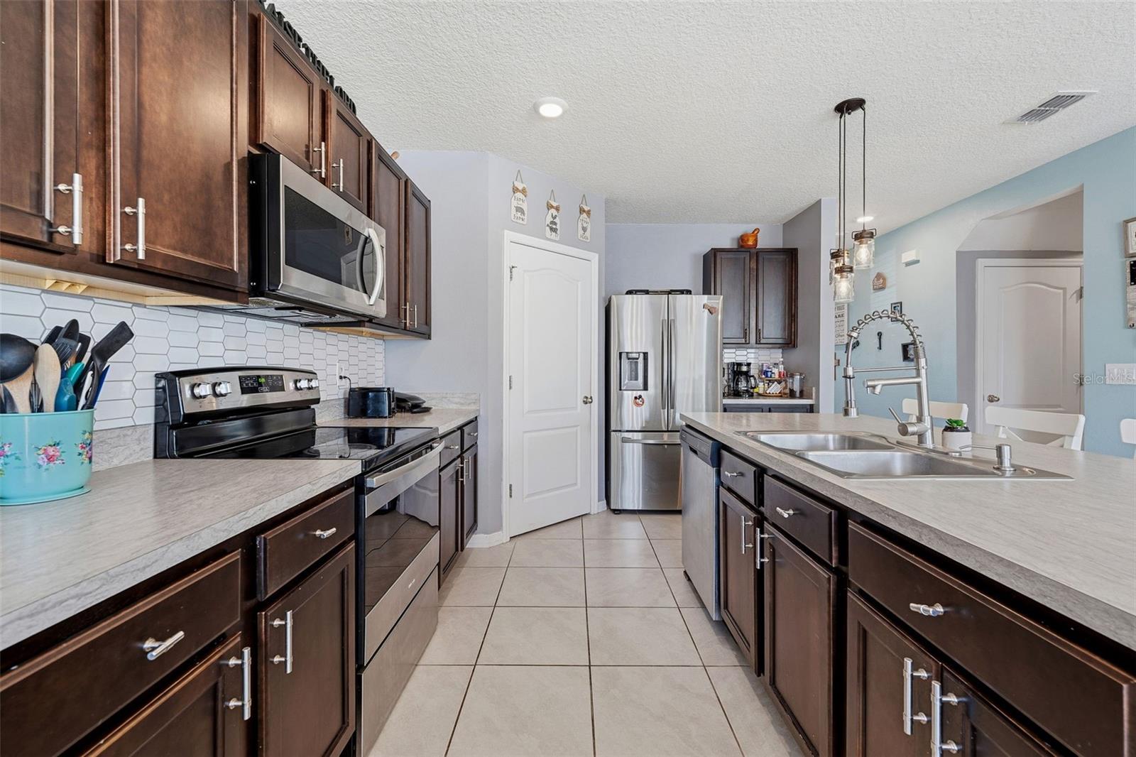 1526 WHITE HAWK WAY