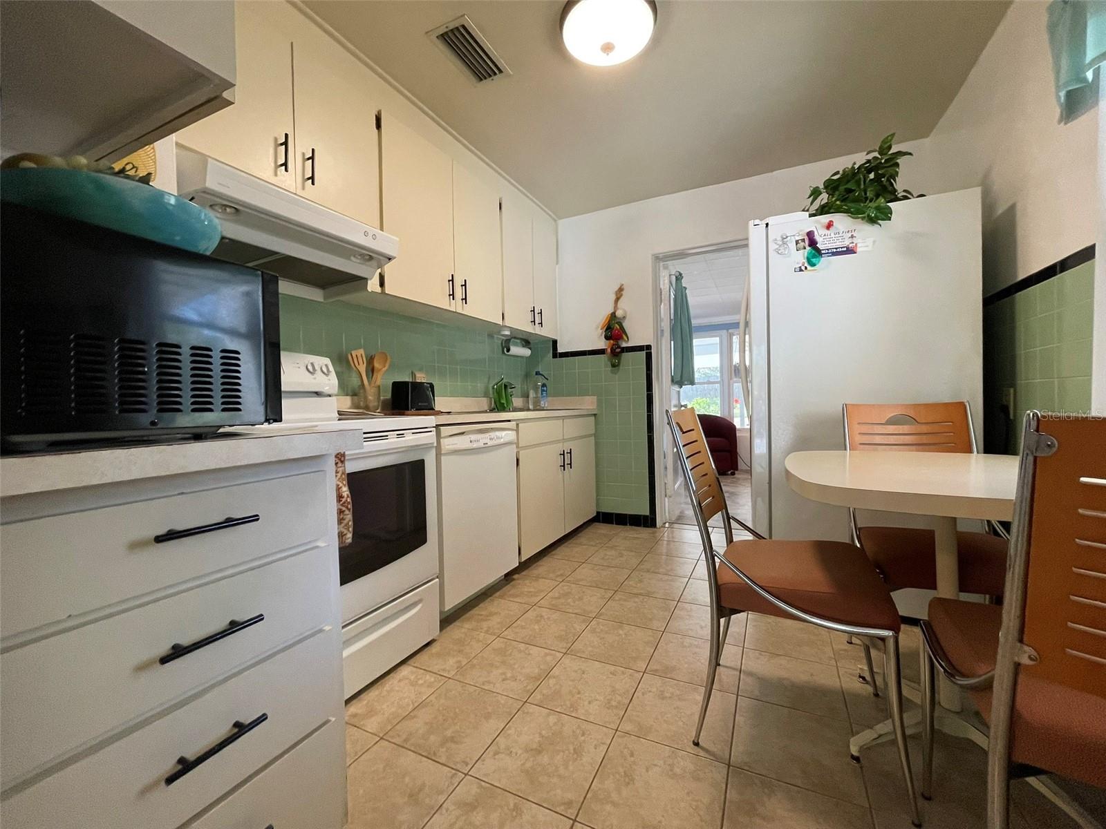1240 DRUID CIR