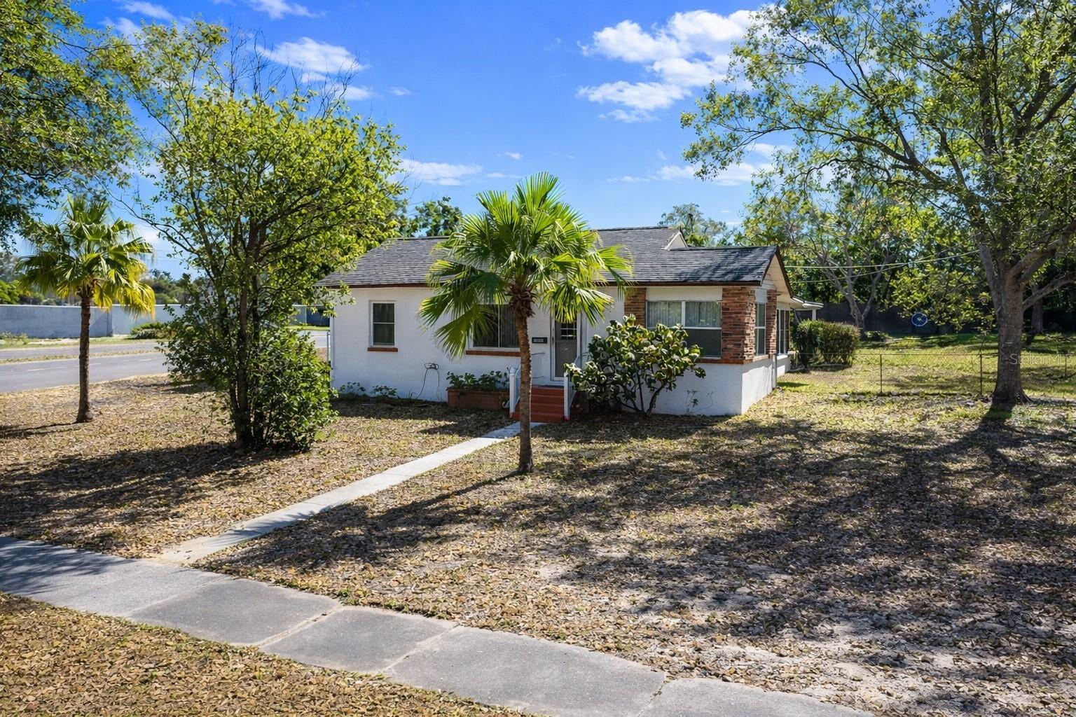 1240 DRUID CIR