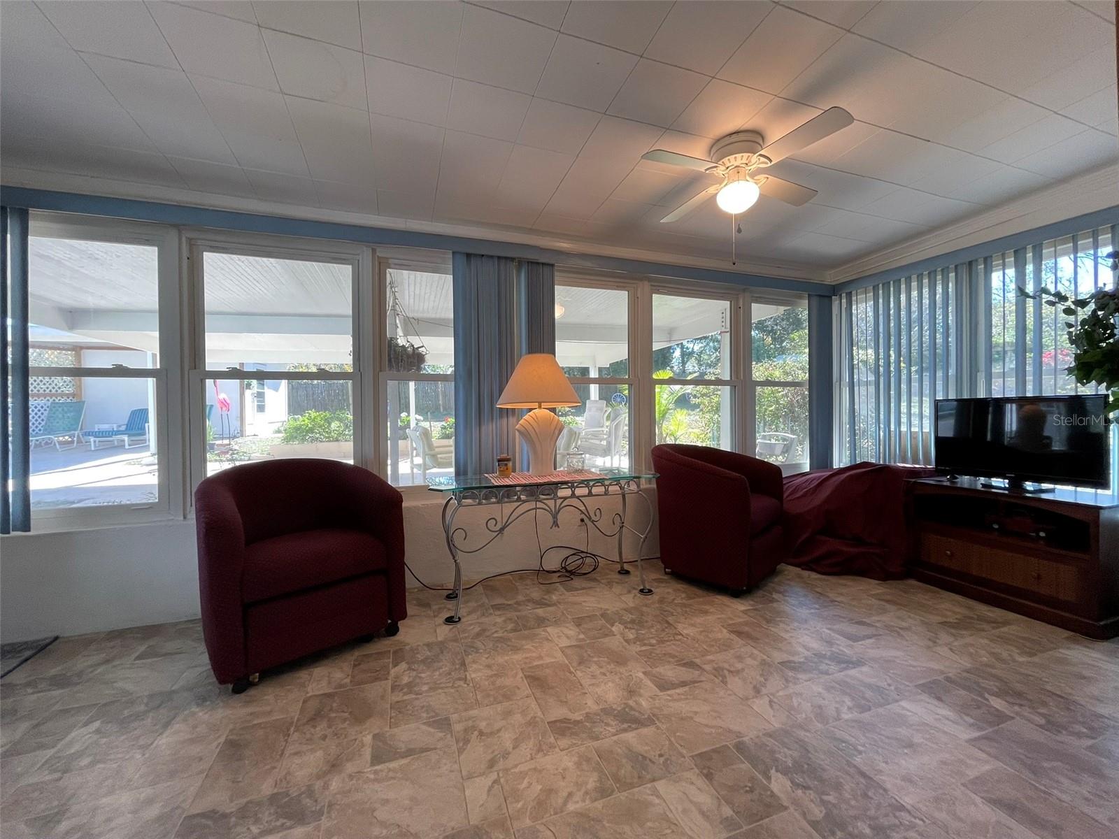 1240 DRUID CIR