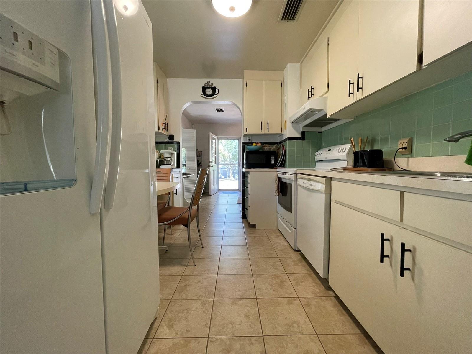 1240 DRUID CIR