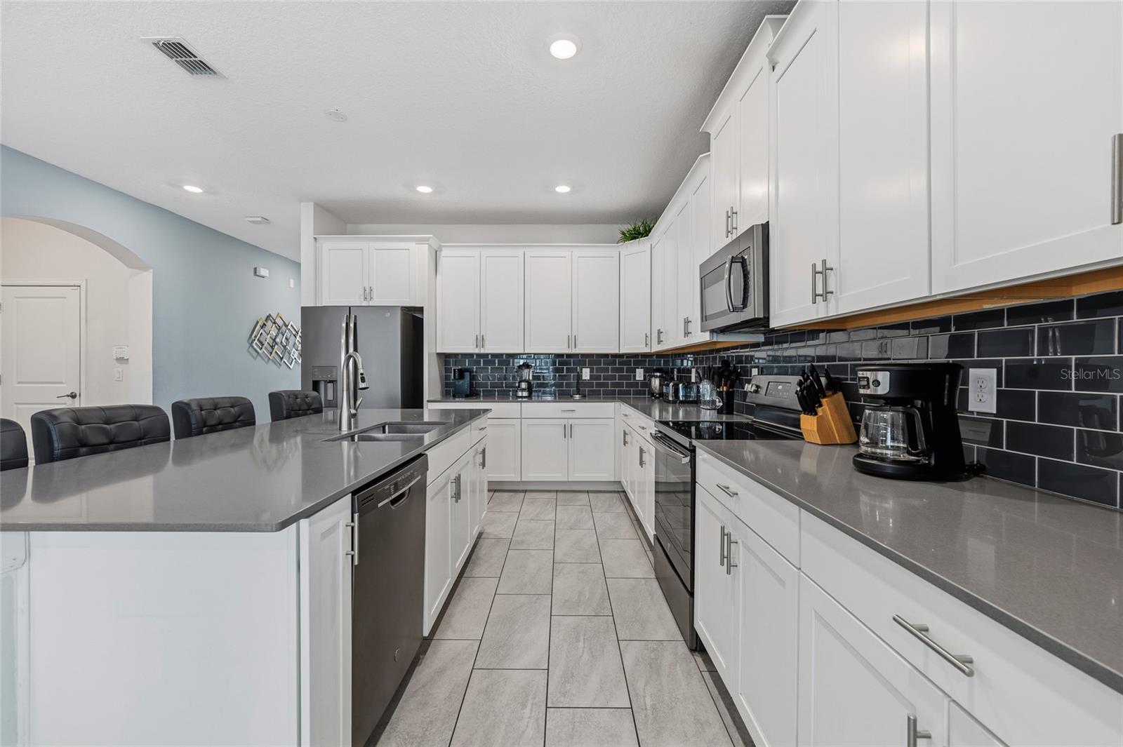 8986 CABOT CLIFFS DR