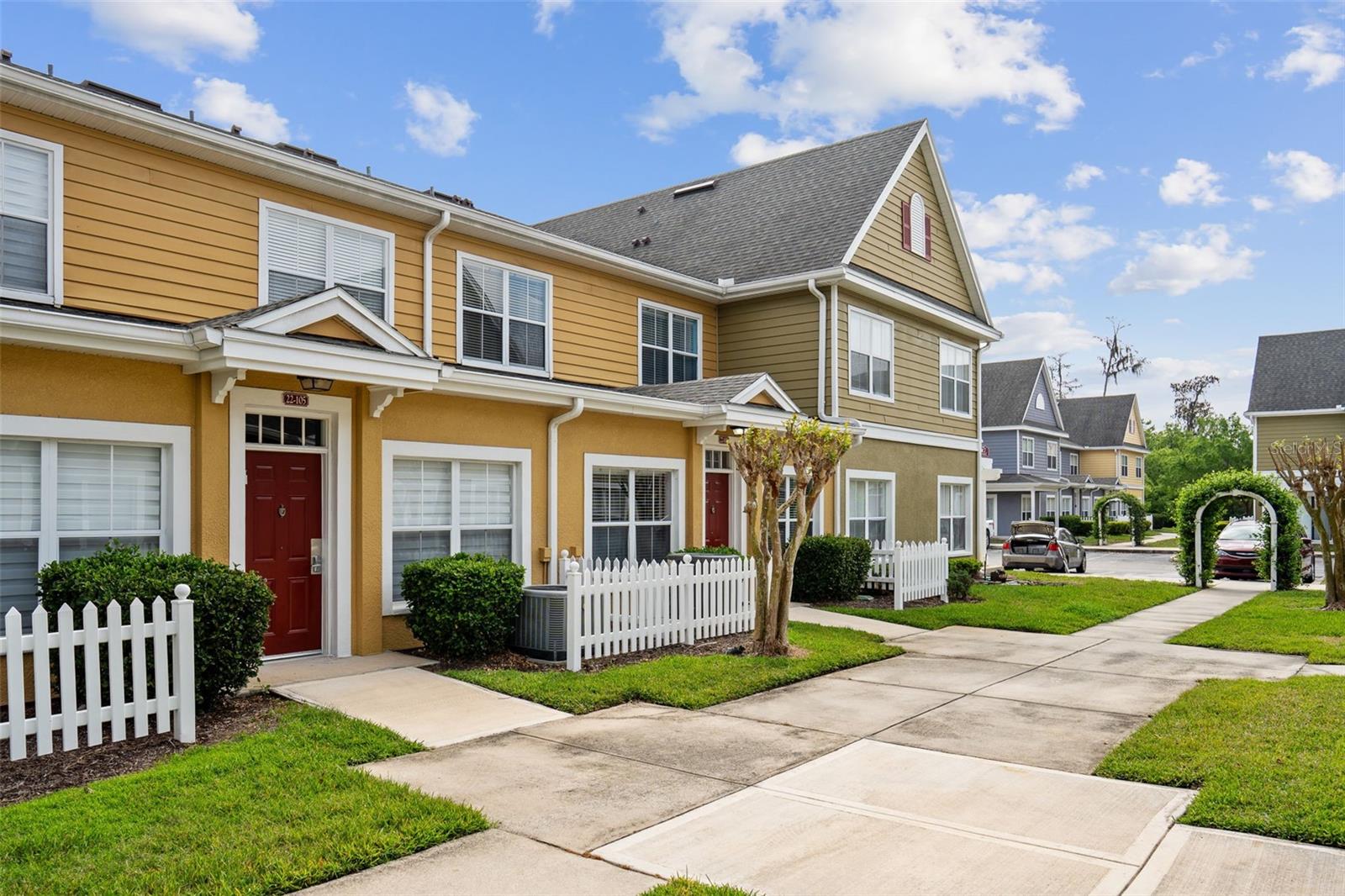 4561 YELLOWGOLD RD E #103