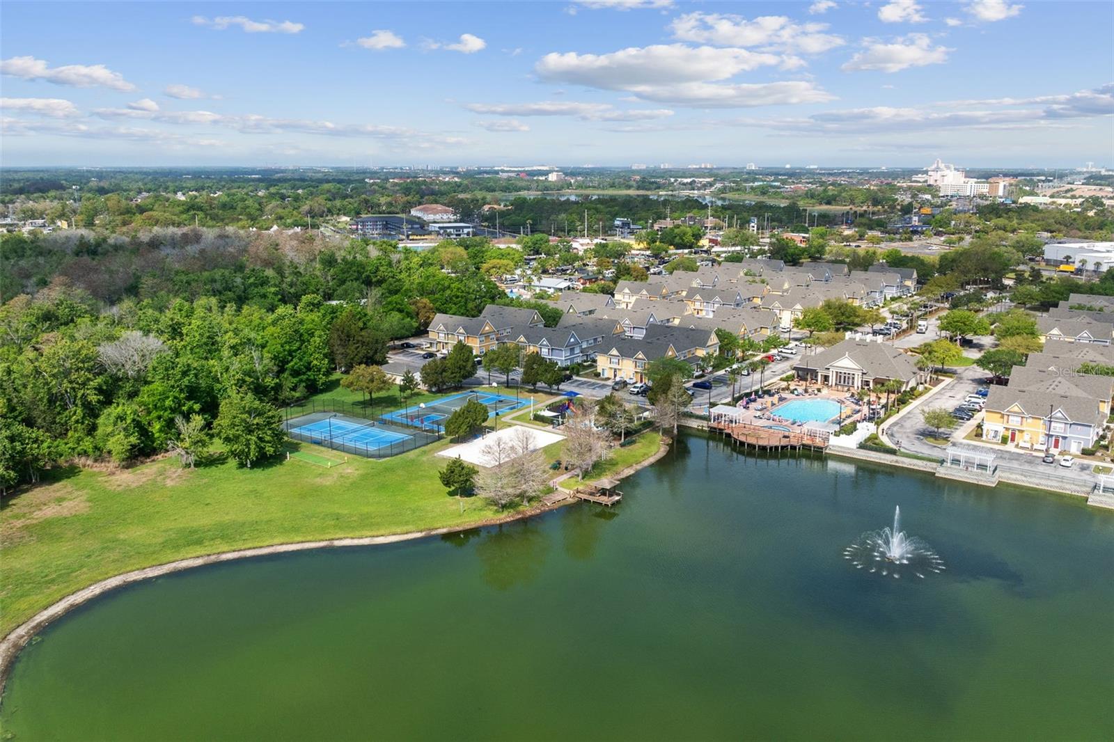 4561 YELLOWGOLD RD E #103