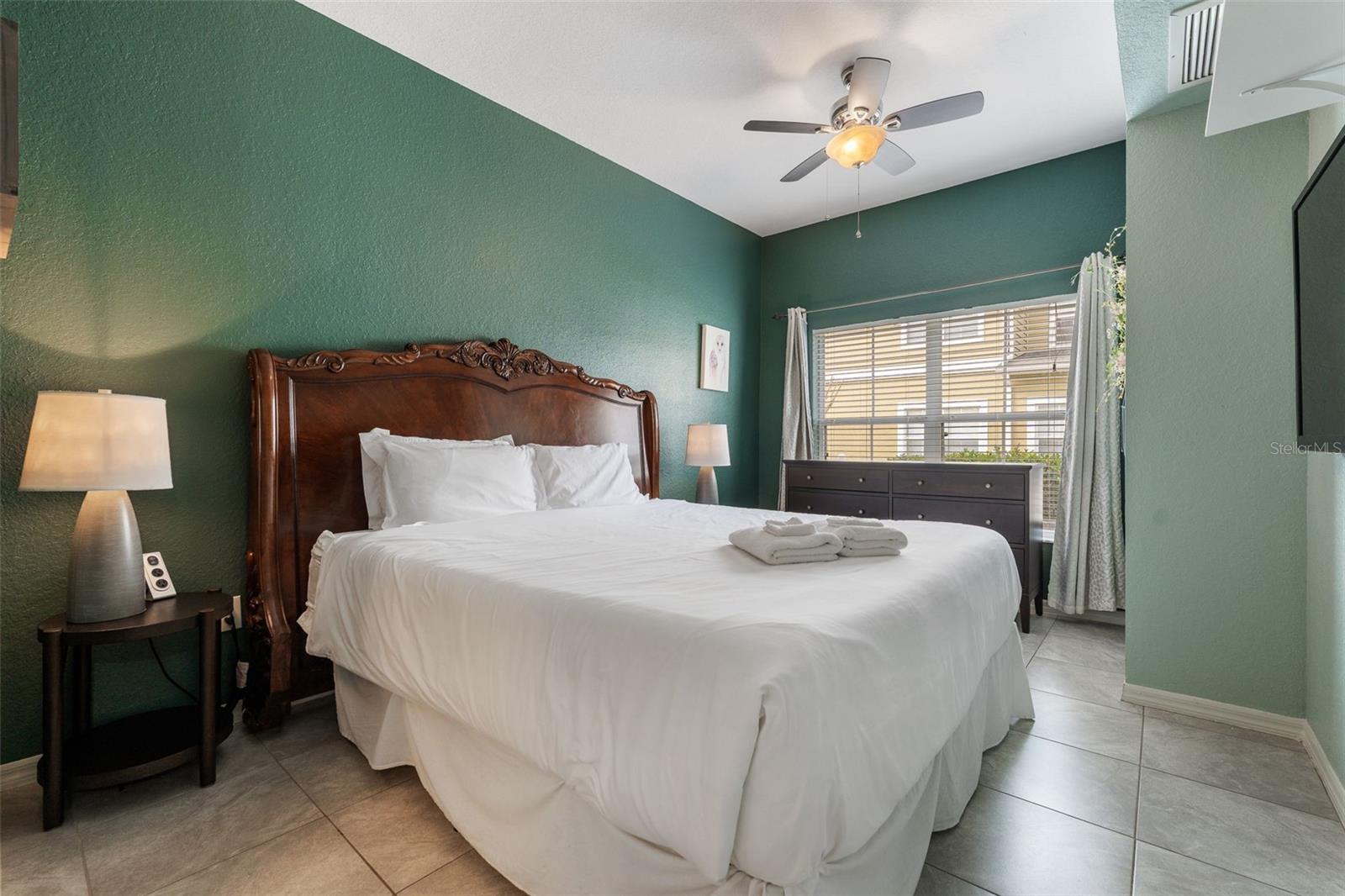 4561 YELLOWGOLD RD E #103